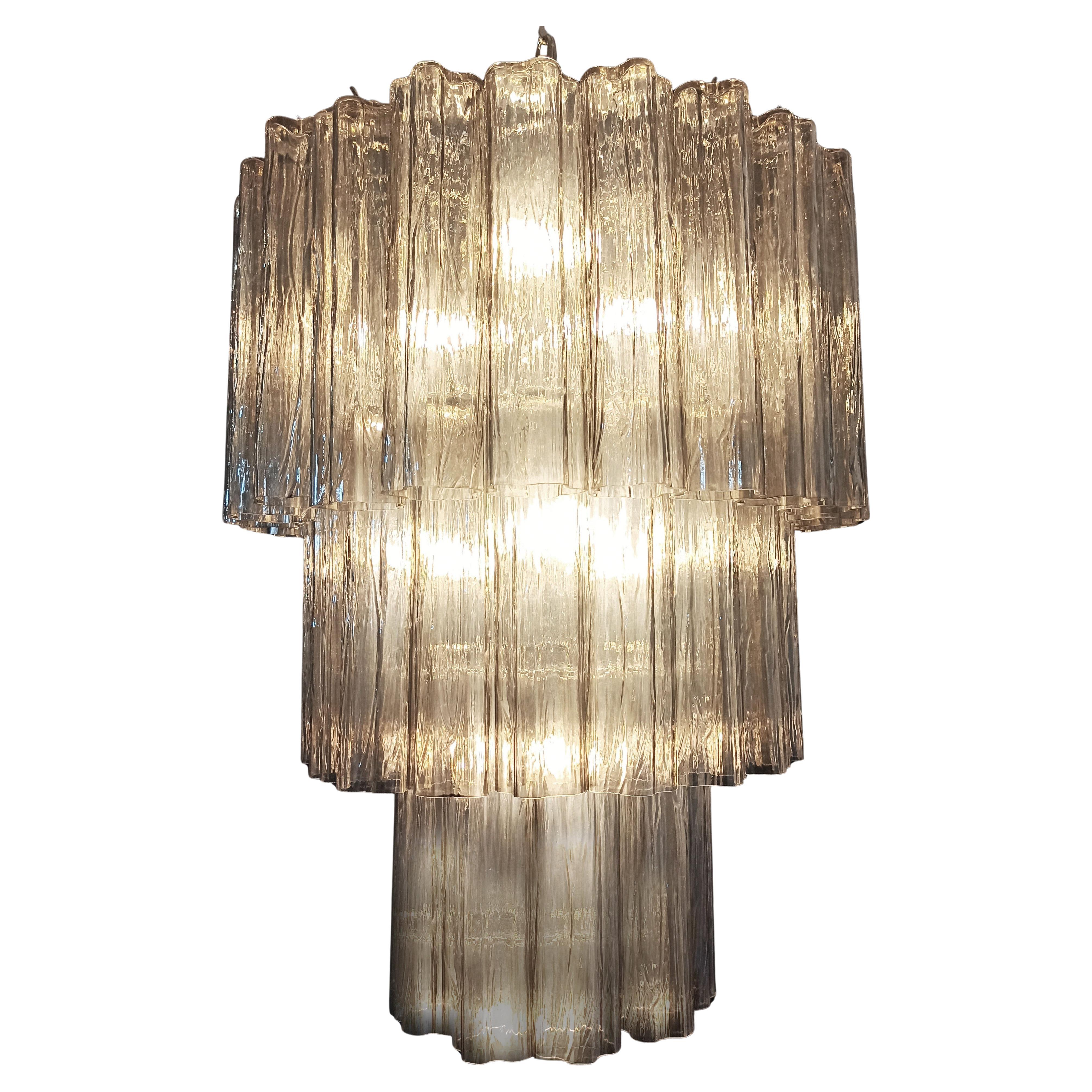 Impressionante lampadario a tubo in vetro di Murano a tre livelli - 52 bicchieri