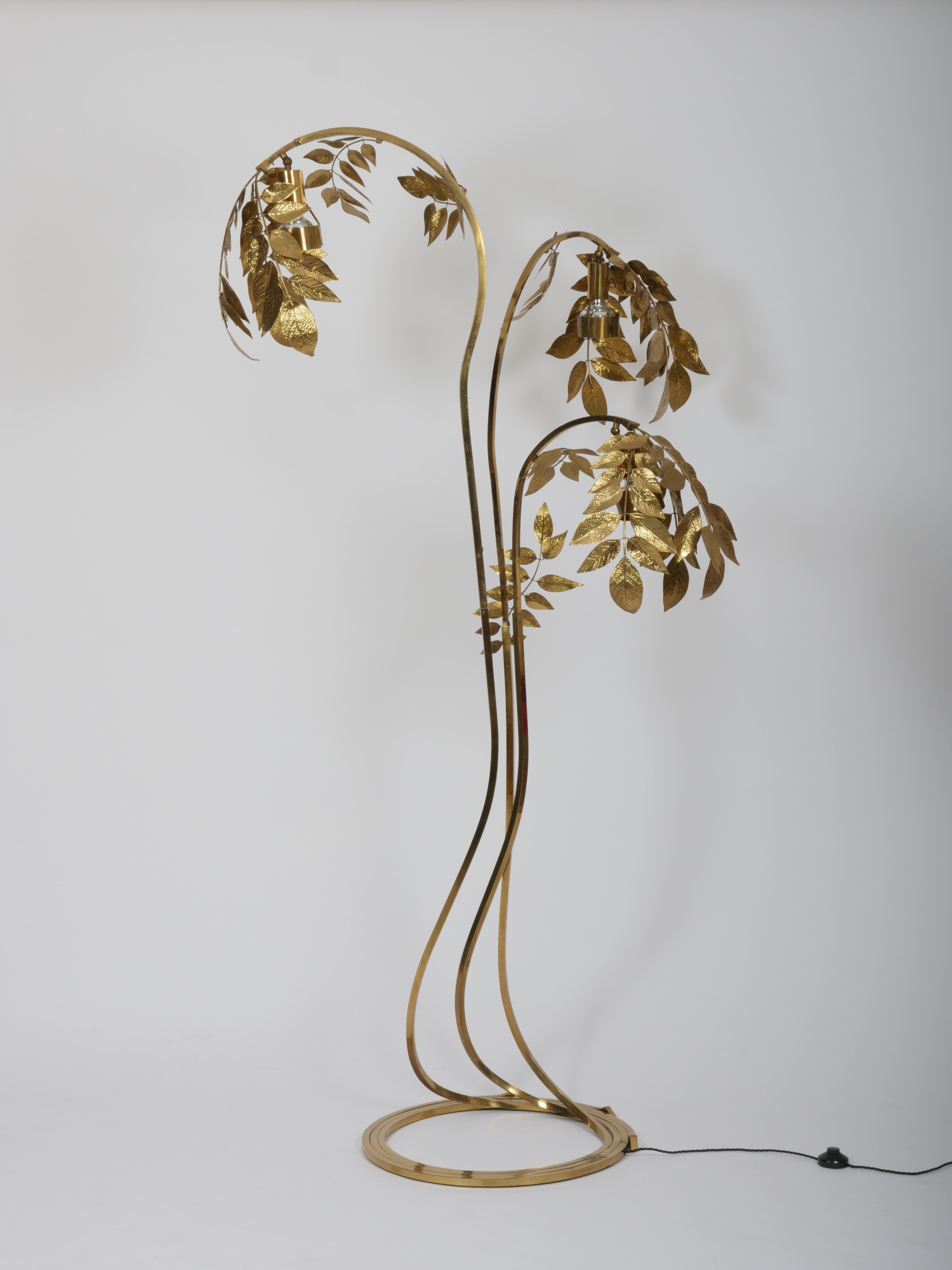 Beeindruckende Tommaso Barbi-Stehleuchte „Wisteria“ Italien um 1970 (Moderne der Mitte des Jahrhunderts) im Angebot