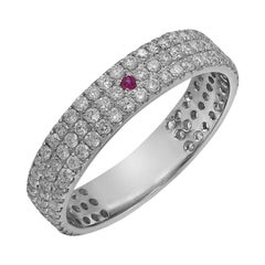 Impresionante Anillo Ultraclásico de Oro Blanco con Diamante y Rubí