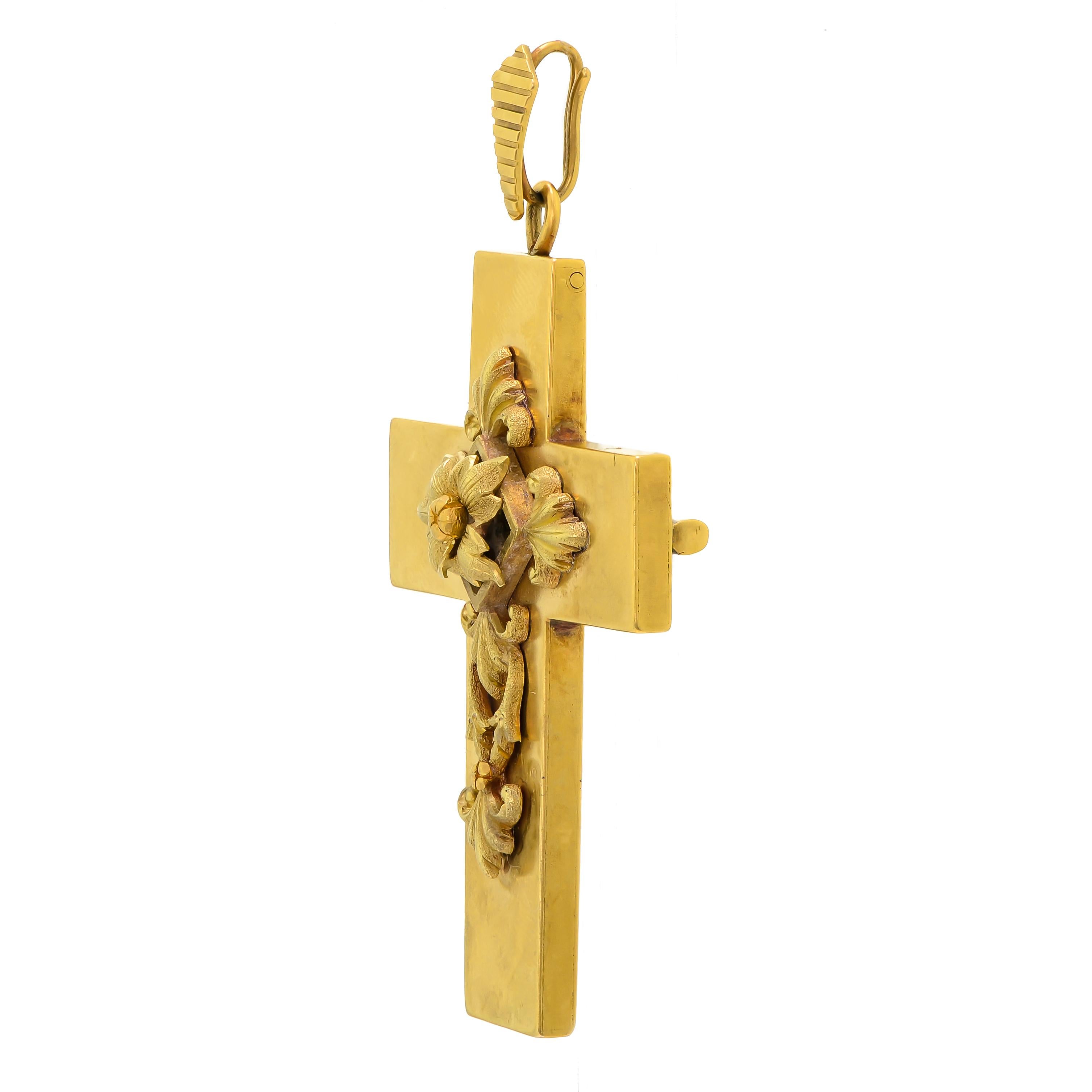 This impressive antique Victorian gold cross complete with an elaborate raised floral, leaf and ivy design exquisitely sculpted from yellow, green and rose gold retains a lovely patina naturally achieved over time since it was created. The cross