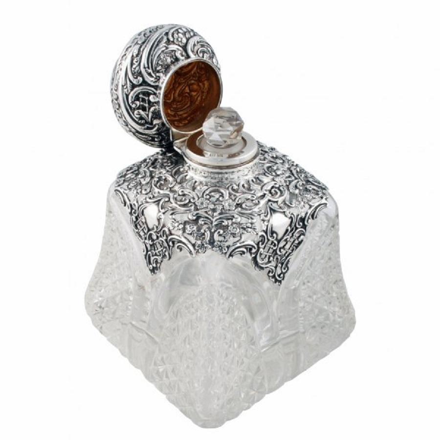 Impressive Victorian Perfume Bottle, 20th Century In Good Condition For Sale In London, GB