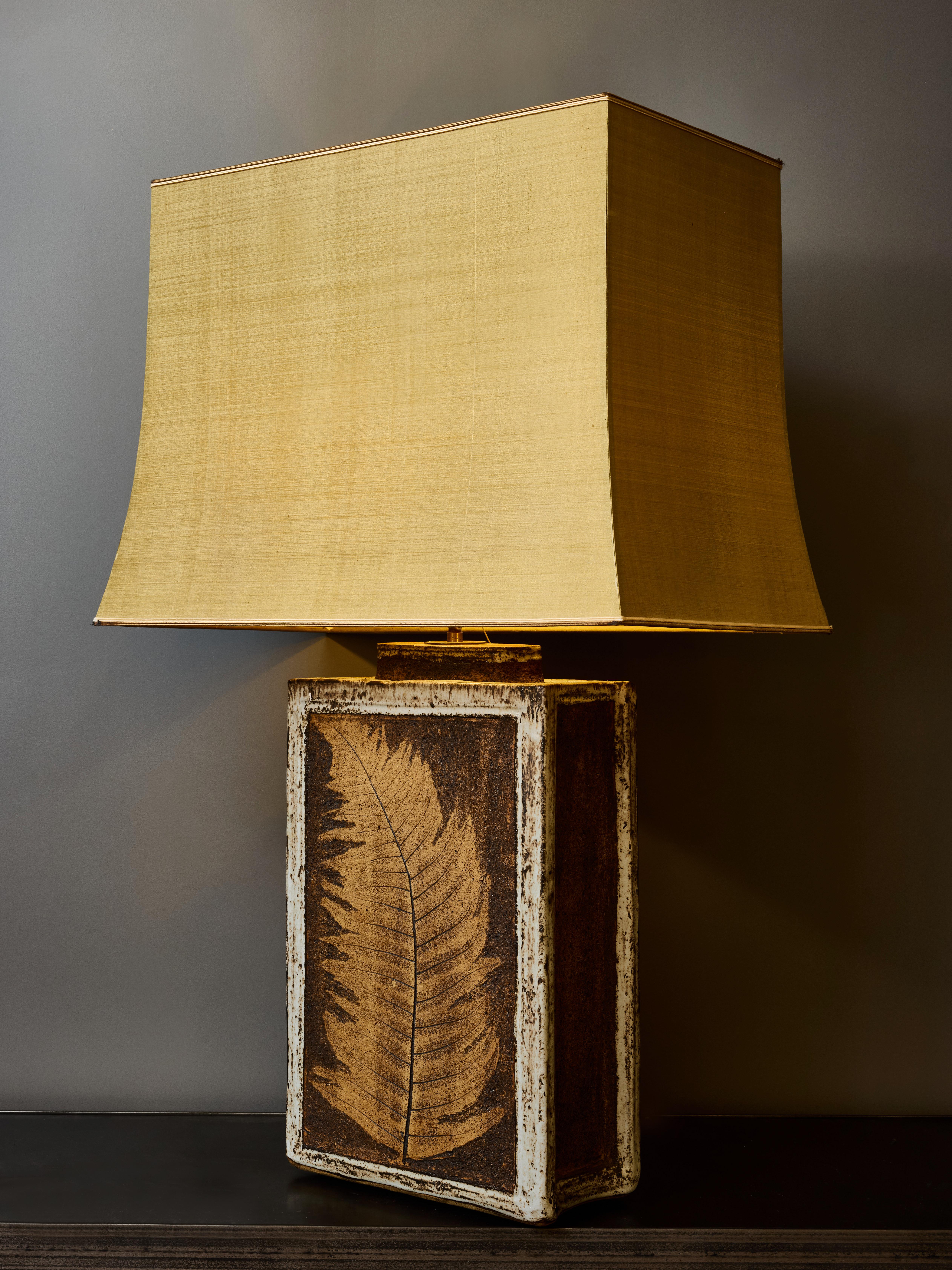 Français Impressionnante lampe à poser vintage en céramique d'herborium en vente