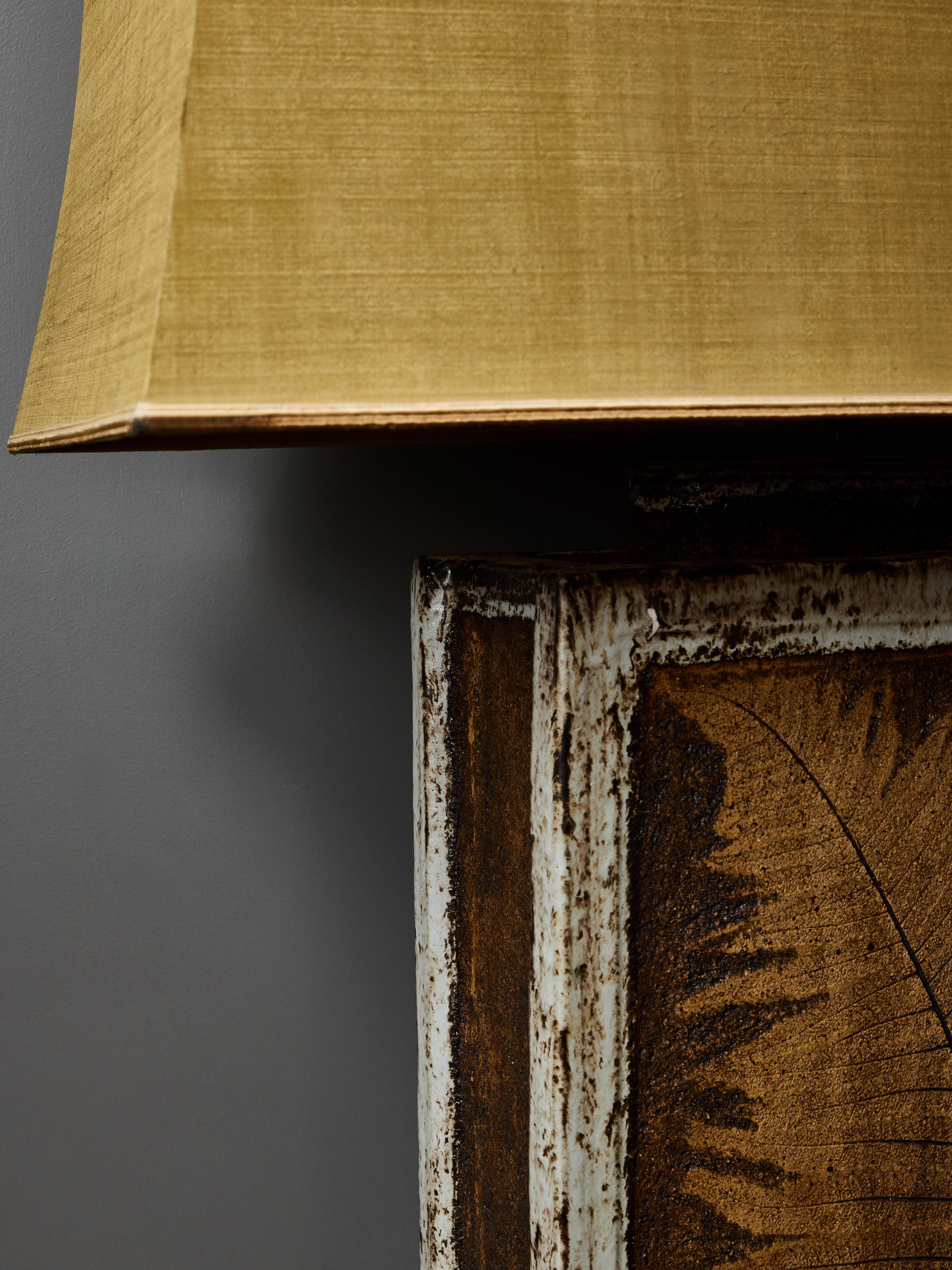 Milieu du XXe siècle Impressionnante lampe à poser vintage en céramique d'herborium en vente