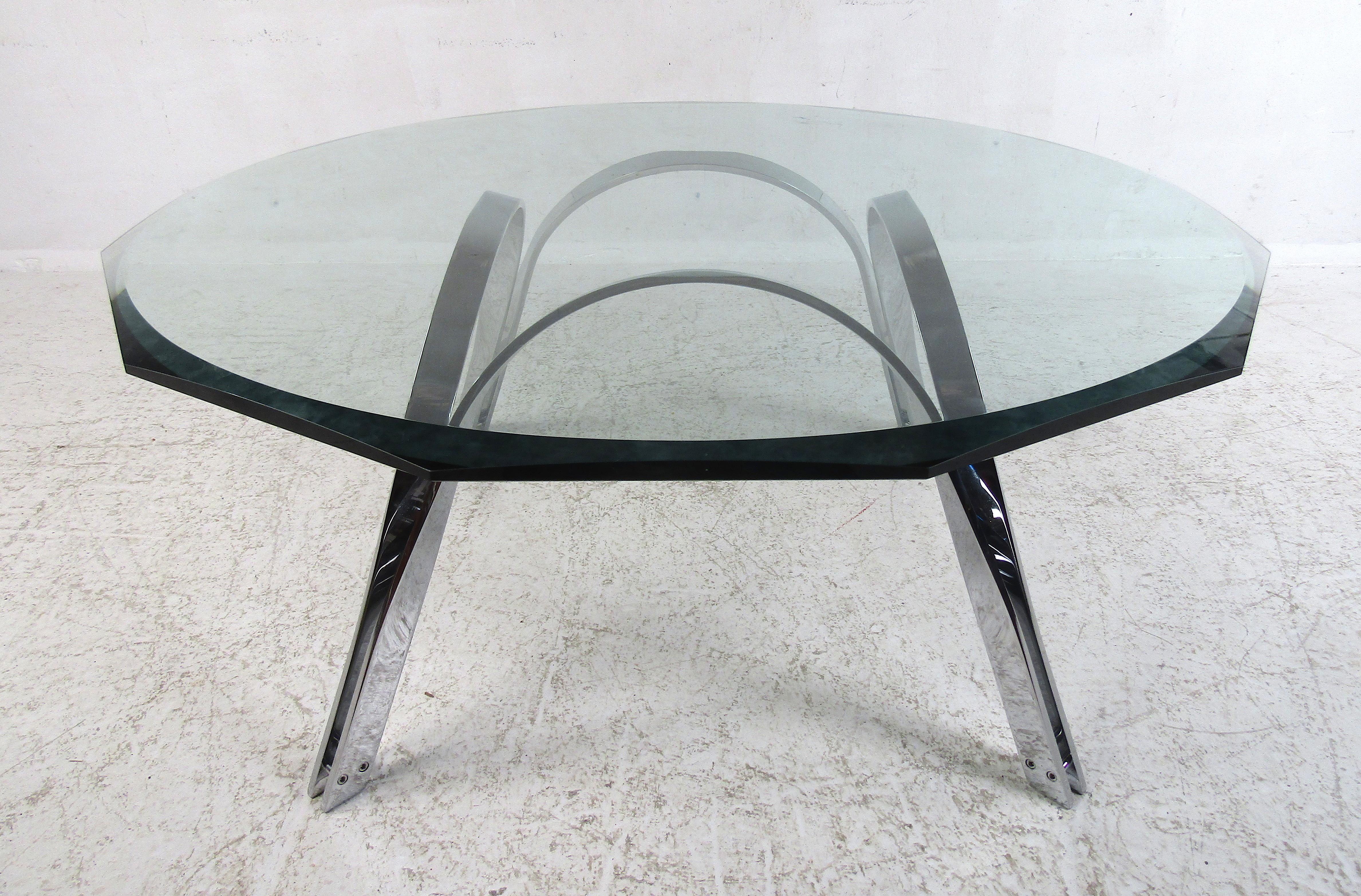 Mid-Century moderno Impressionante tavolo da cocktail vintage con piano in vetro Roger Sprunger in vendita