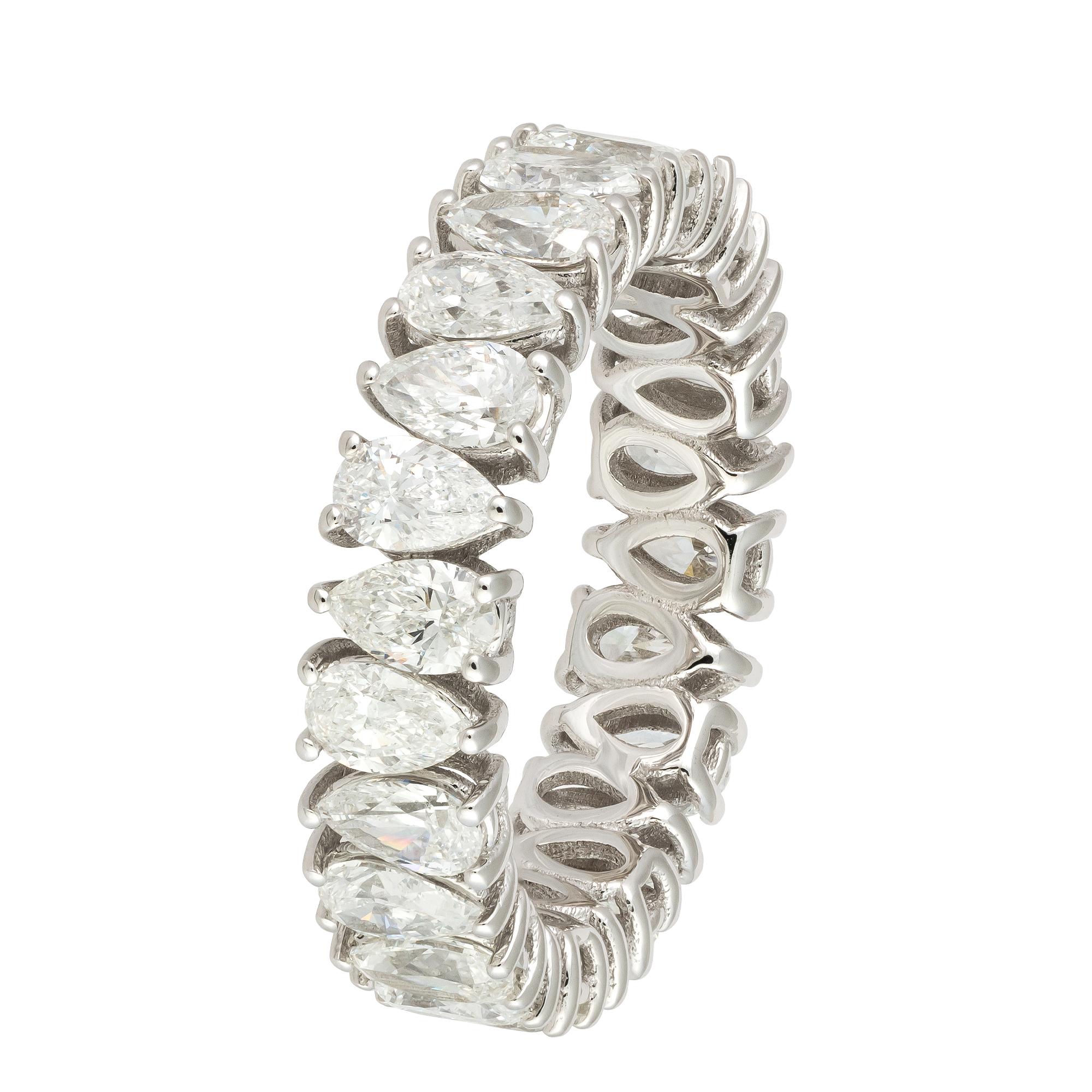 Im Angebot: Beeindruckender Ring aus weißem 18 Karat Gold mit weißen Diamanten für ihr () 2