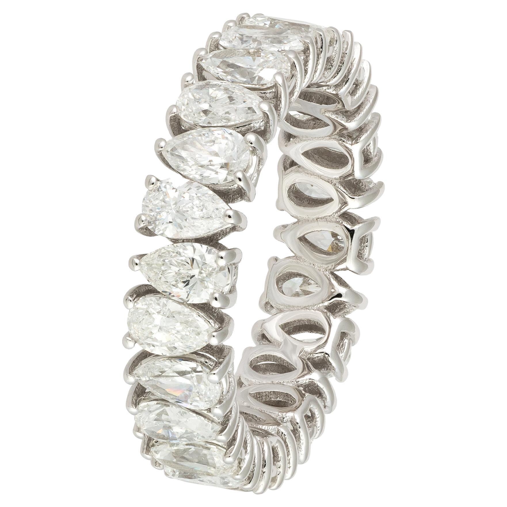Beeindruckender Ring aus weißem 18 Karat Gold mit weißen Diamanten für ihr