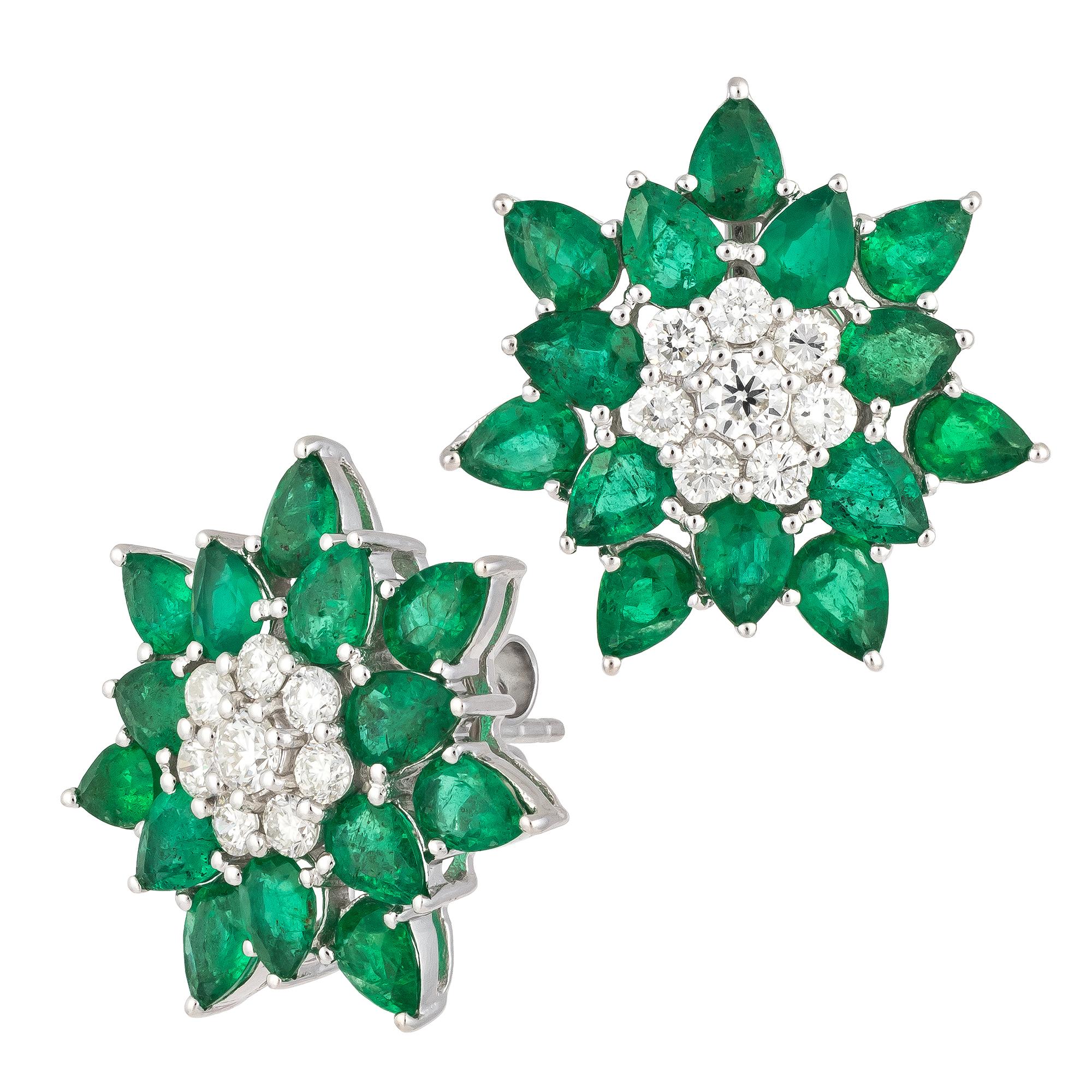 Modern Impressive White Gold 18K Earrings  Emerald Diamond For Her For Sale