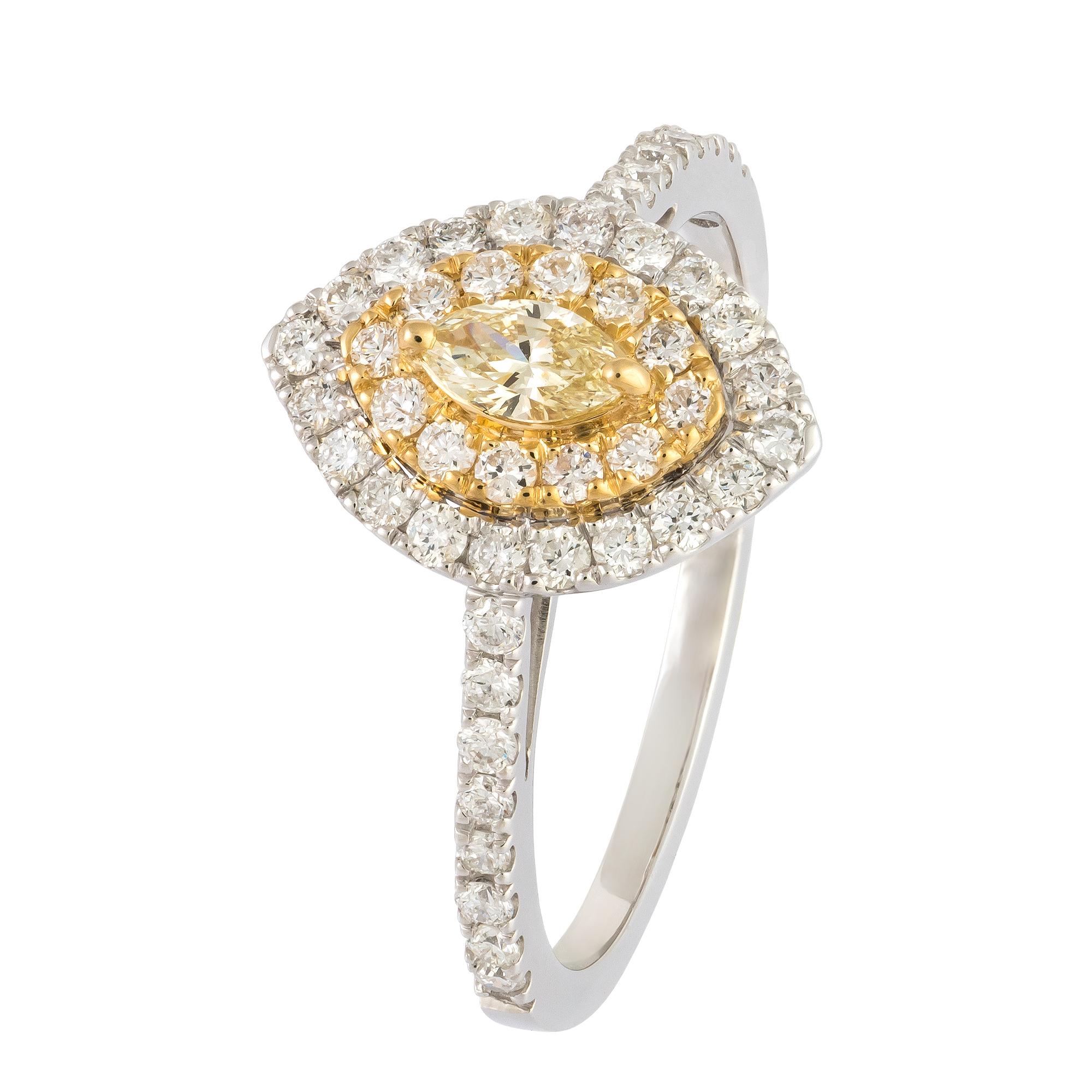 For Sale:  Impressive White Yellow 18K Gold White Yellow Diamond Ring for Her 2