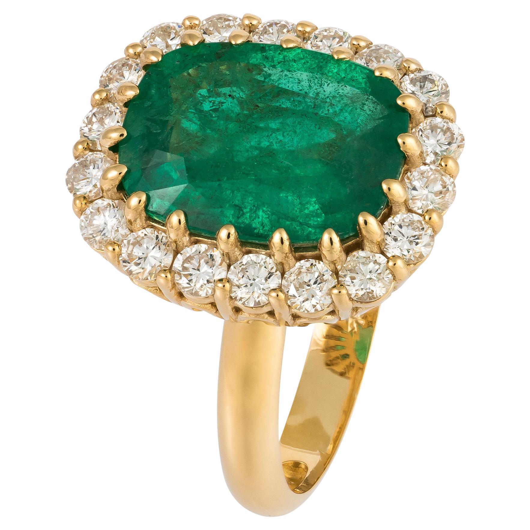 For Sale:  Impressive Yellow 18K Gold Emerald White Diamond Ring for Her