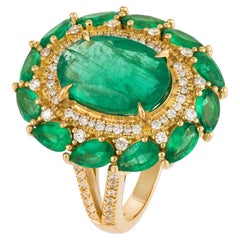 Impressive Yellow 18K Gold Emerald White Diamond Ring For Her
