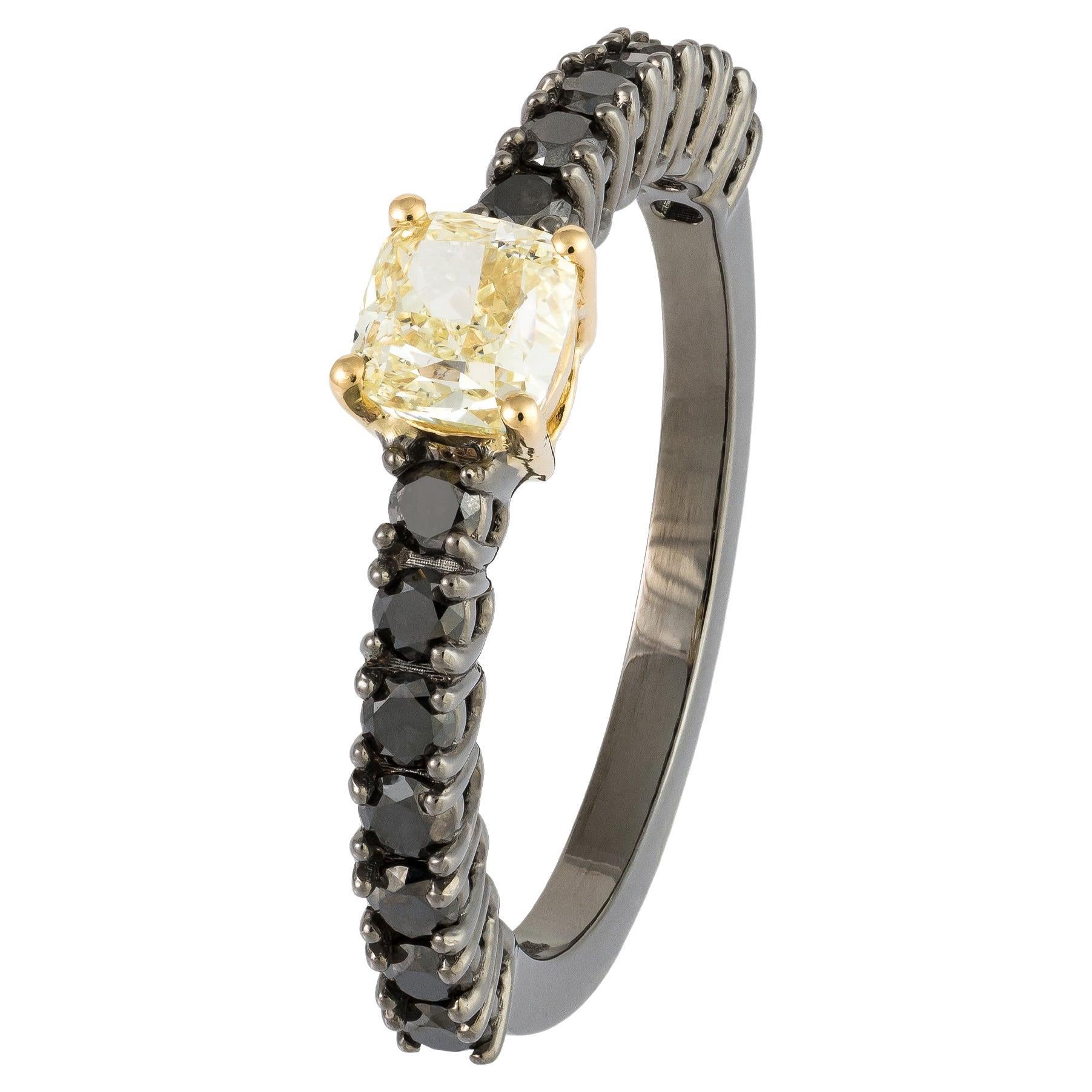 Impressive Yellow Black Diamond White 18K Gold White Diamond Ring for Her