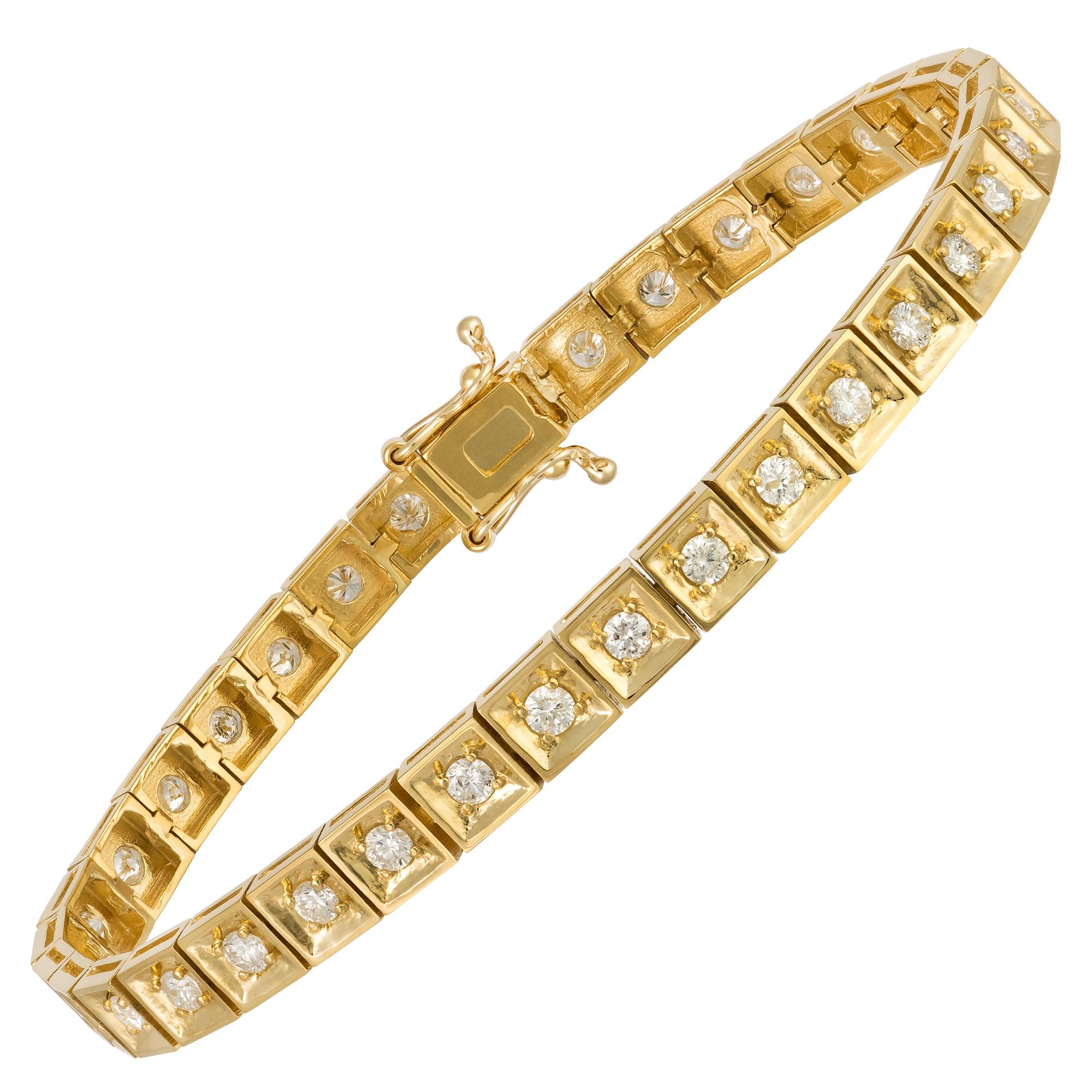 Moderne Impressionnant bracelet en or jaune 18K avec diamant pour elle en vente