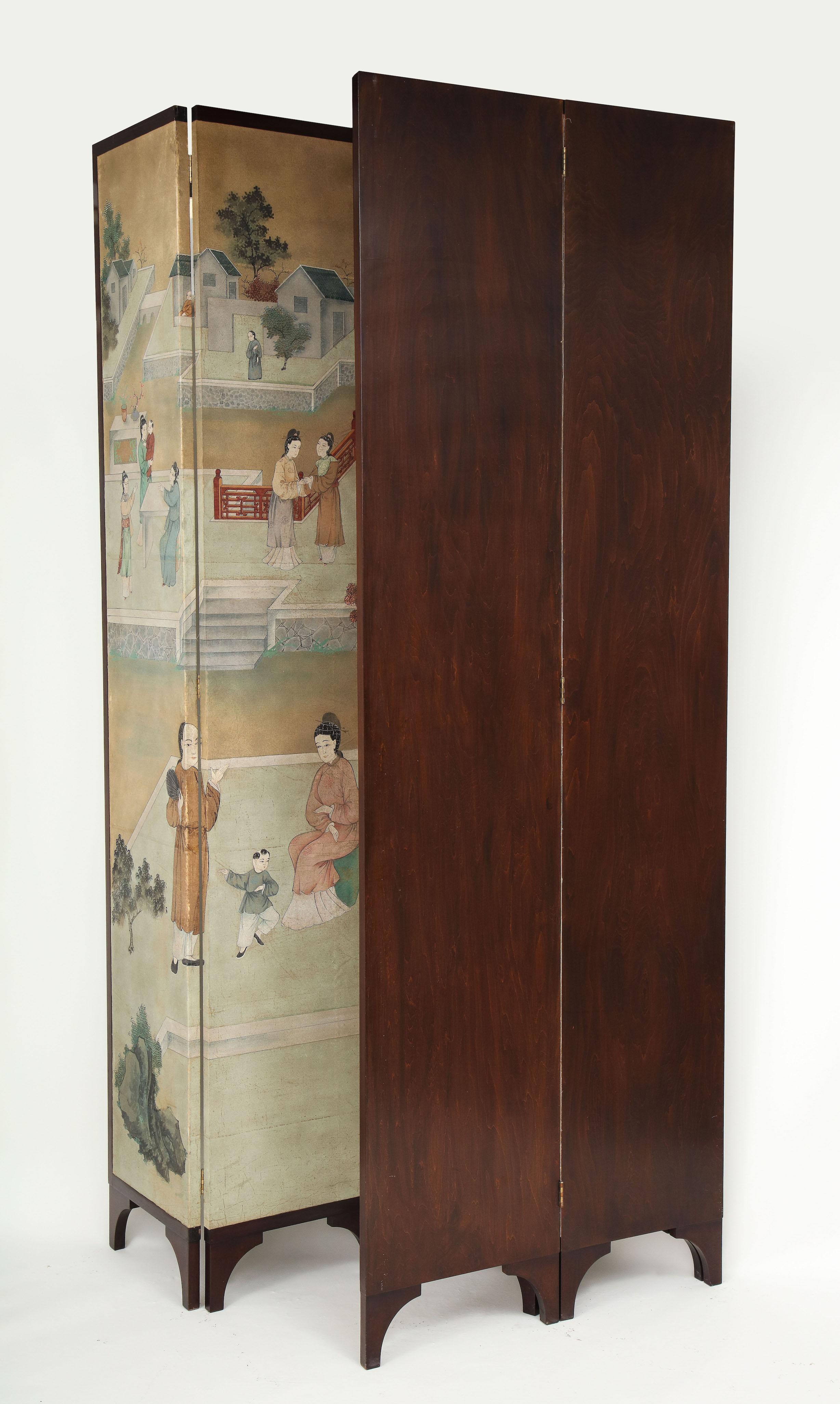 Beeindruckend großformatiger Chinoiserie-Raumteiler aus handbemalter Seide mit sechs Fächern (Holz) im Angebot
