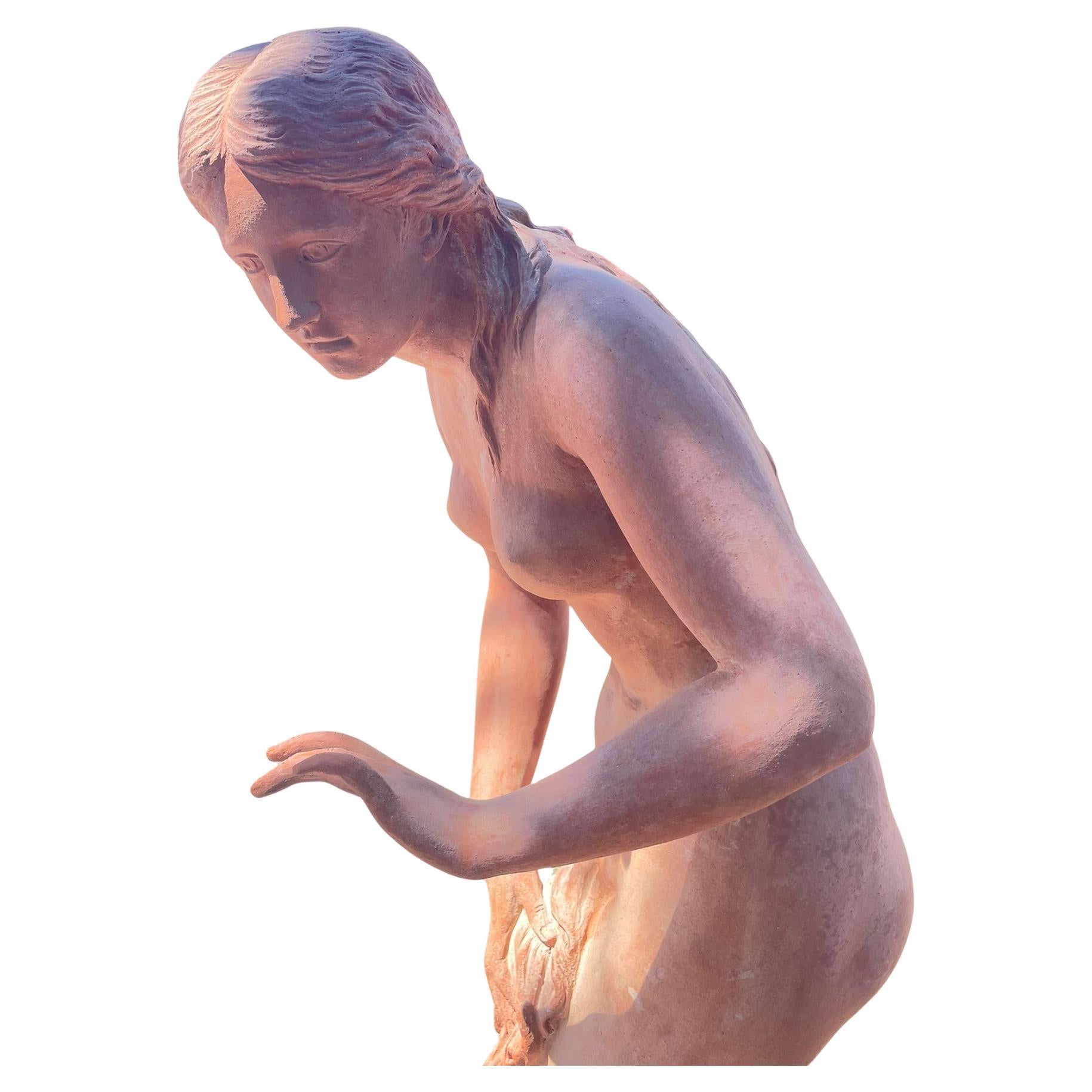 Fatto a mano Statua di bagnante in terracotta dell'Impruneta, 21° secolo in vendita