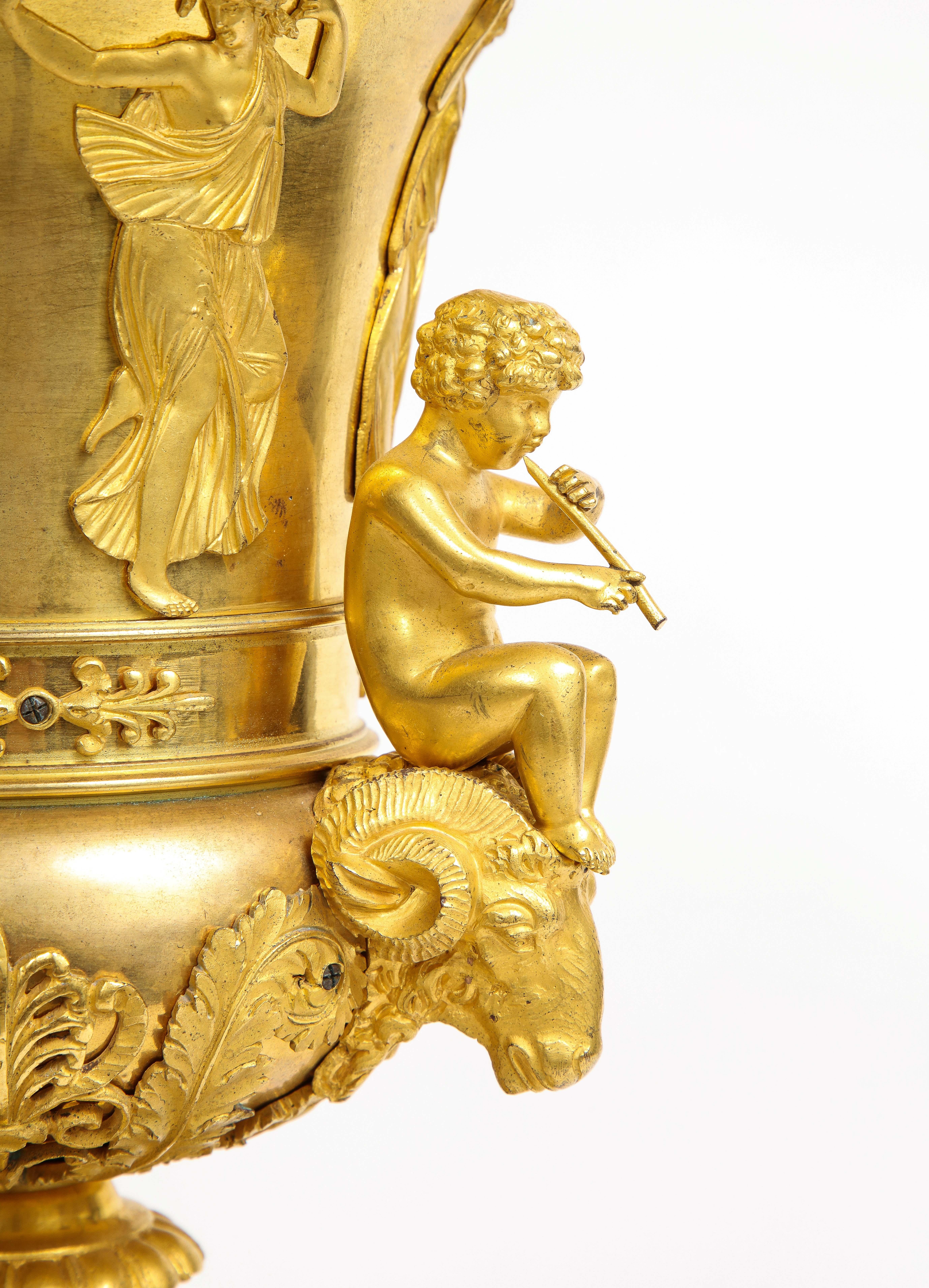 Ein Paar französische Empire-Vasen mit Goldbronze-Bezug/Potpourris, Att. Thomier A Paris im Angebot 6