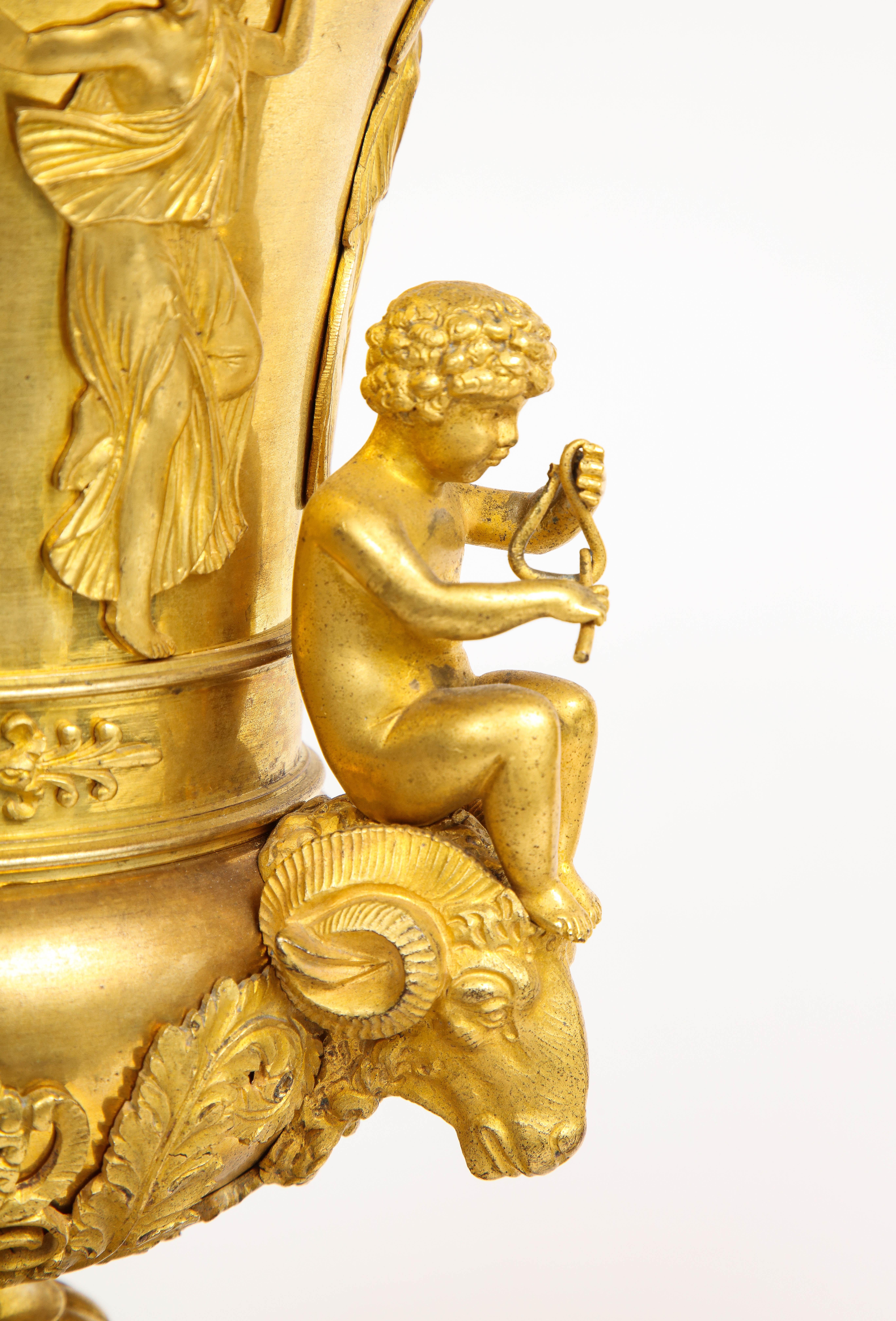 Ein Paar französische Empire-Vasen mit Goldbronze-Bezug/Potpourris, Att. Thomier A Paris im Angebot 7