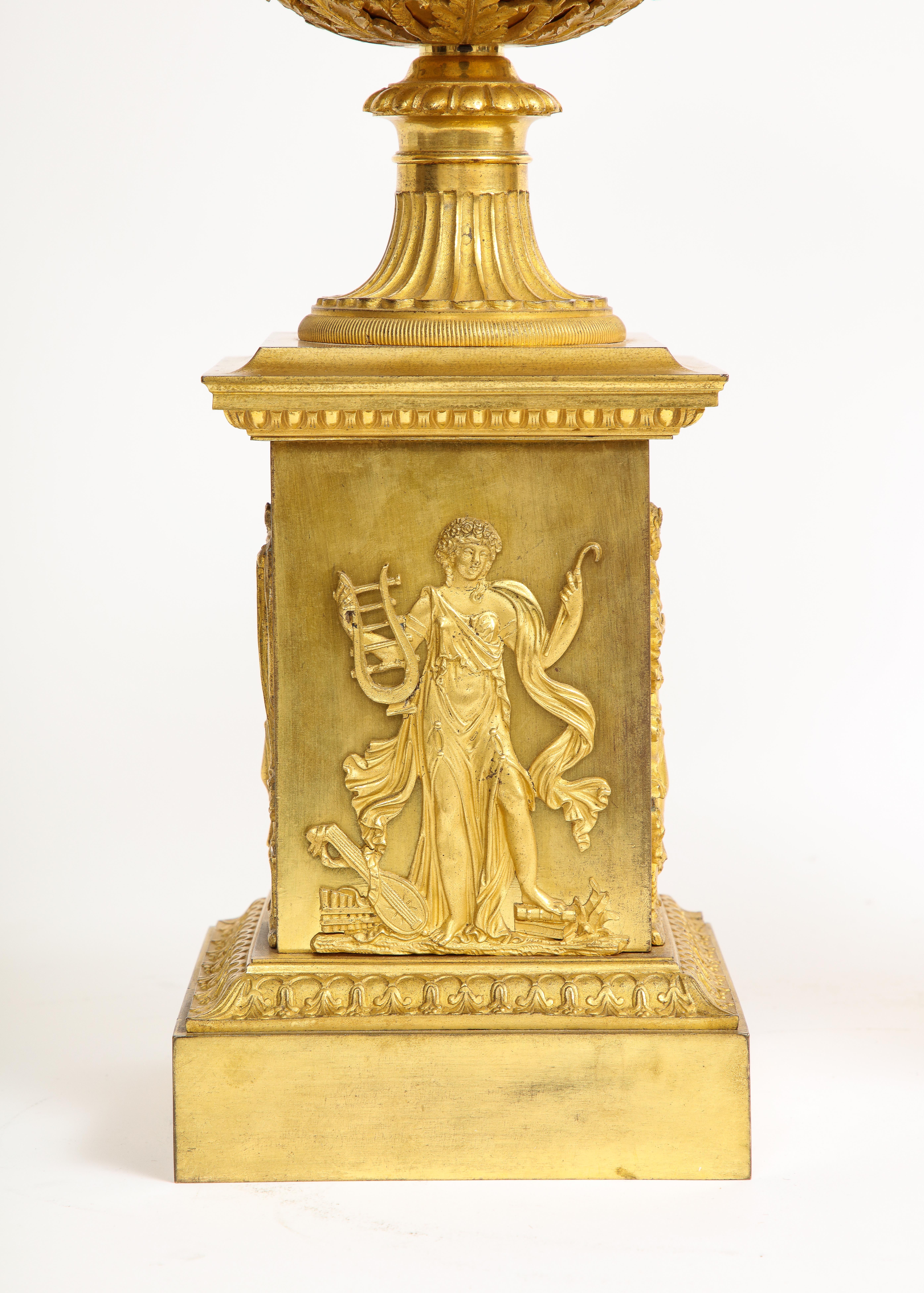 Ein Paar französische Empire-Vasen mit Goldbronze-Bezug/Potpourris, Att. Thomier A Paris im Angebot 9