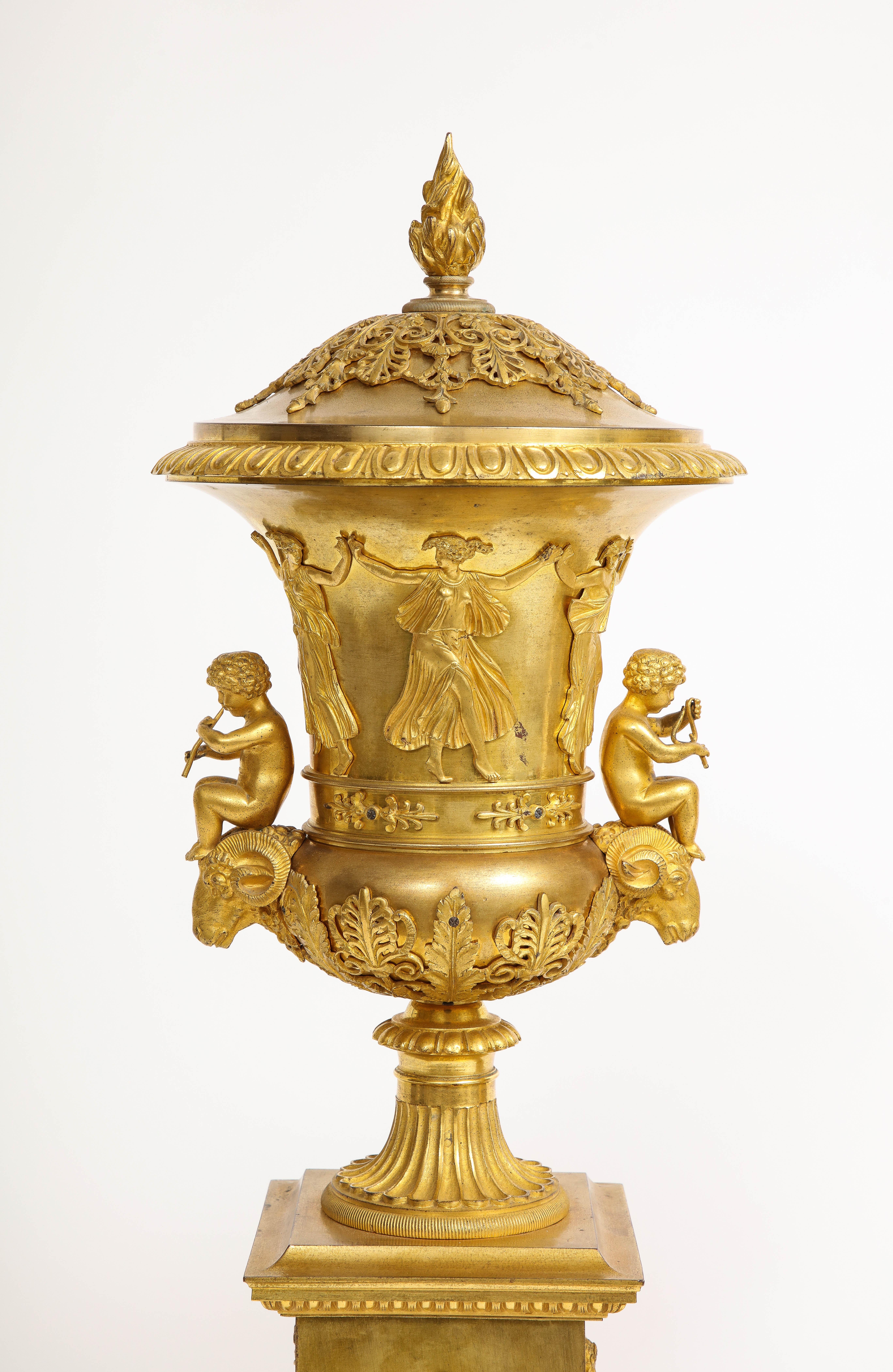 Bronze doré Paire de vases/Potpourris Empire français recouverts d'ormolu, Att. Thomier A Paris en vente