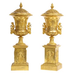 Ein Paar französische Empire-Vasen mit Goldbronze-Bezug/Potpourris, Att. Thomier A Paris