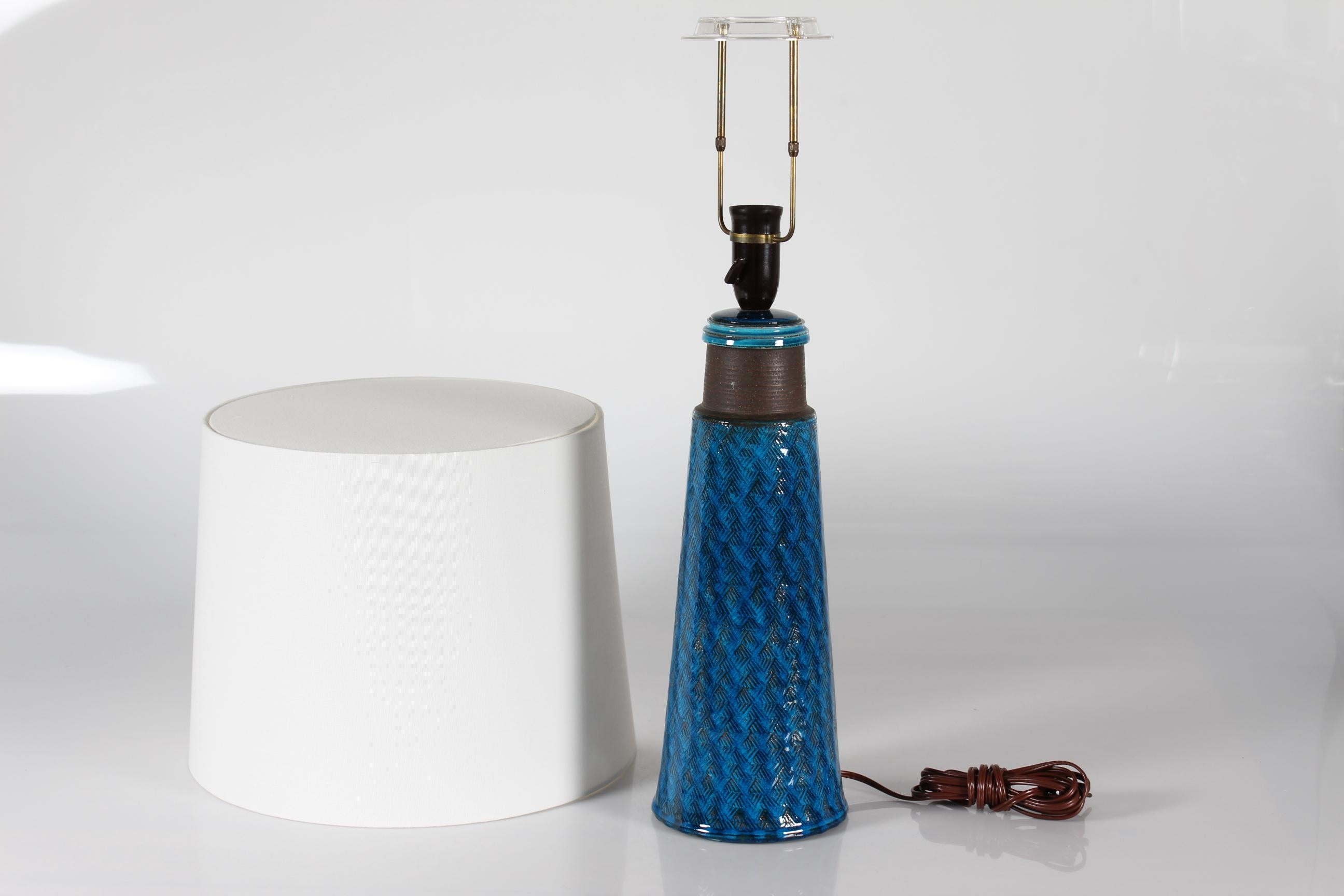 Herman A Kähler Tall In 27 Tablelamp Turquoise Glaze Made in Denmark Mid-Century In Good Condition For Sale In Aarhus C, DK