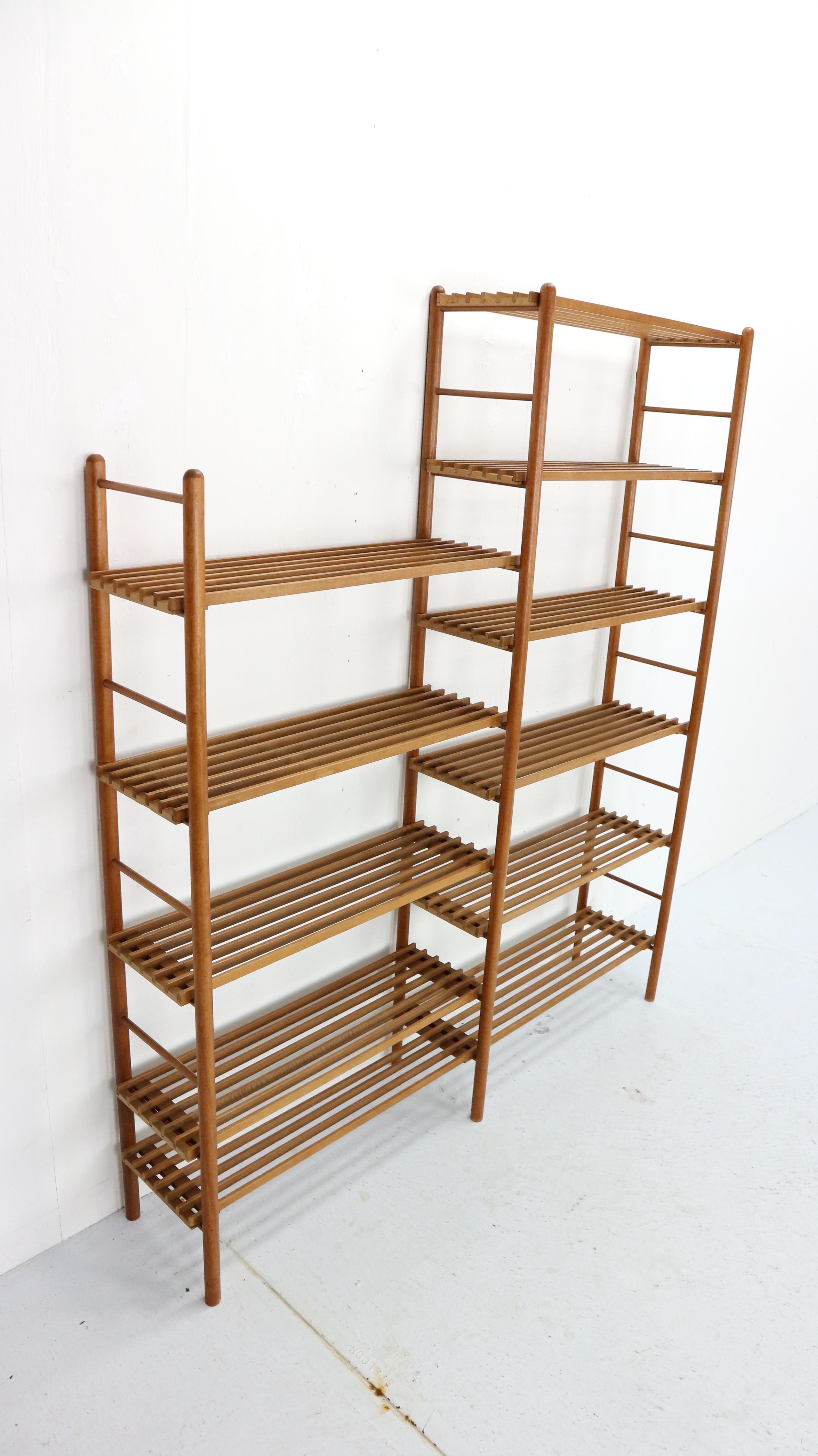 Unique mid century modern bookcase in the style of Wilhelm Lutjens for Den Boer, unfortunately the original designer is unknown. Made in the Netherlands in 1960's period.

This bookcase is made of solid teak wood poles and shelves in teak