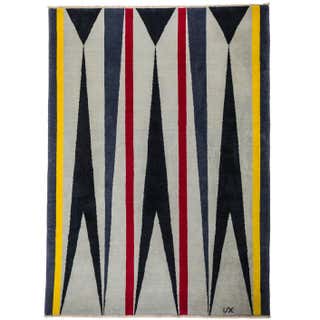 Contemporary Black and White Rug with Geometric Pattern at 1stDibs