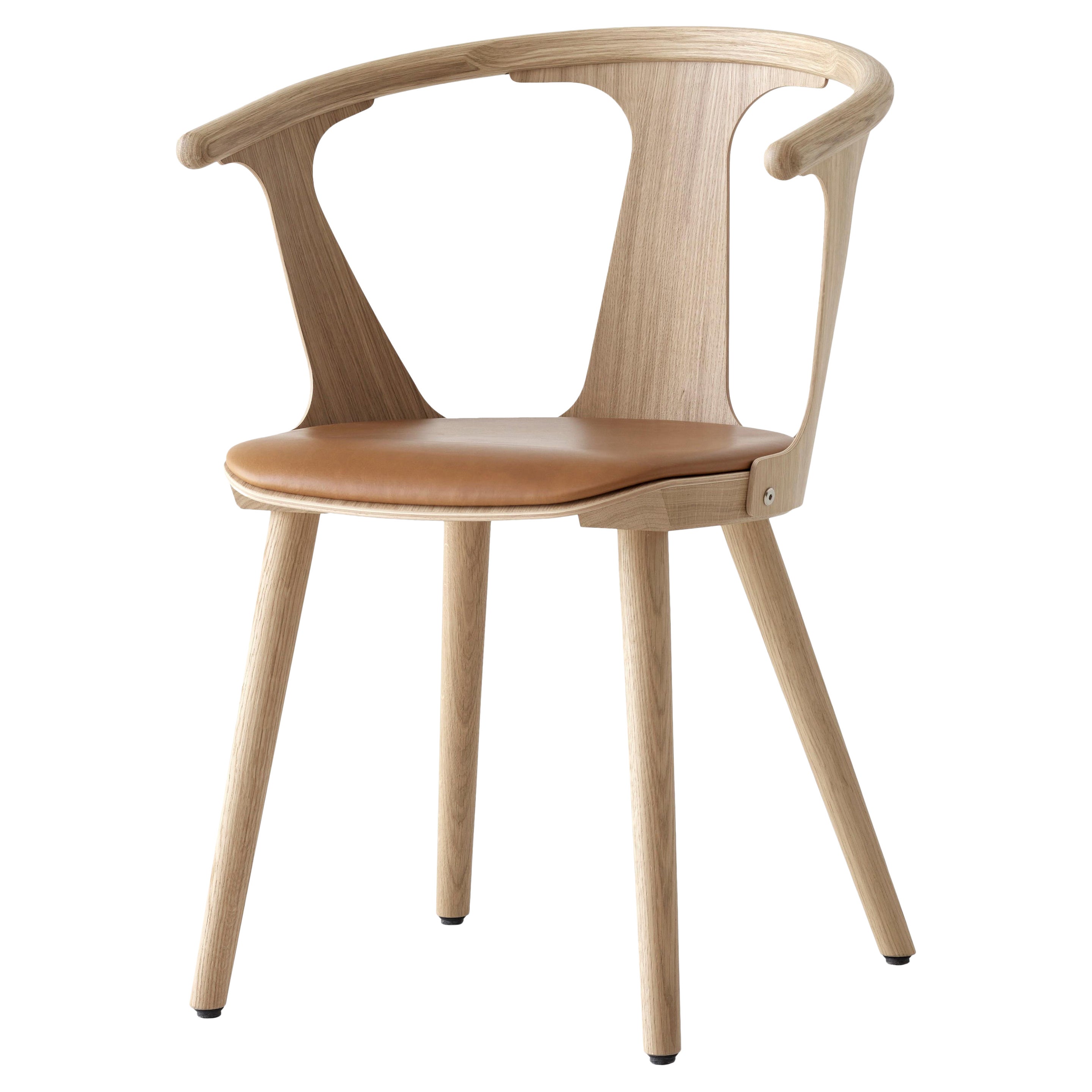 Sedia In Between SK2, Oak oliato e pelle nobile anilina cognac per &Tradition