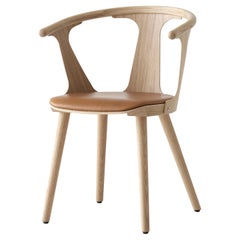 Sedia In Between SK2, Oak oliato e pelle nobile anilina cognac per &Tradition