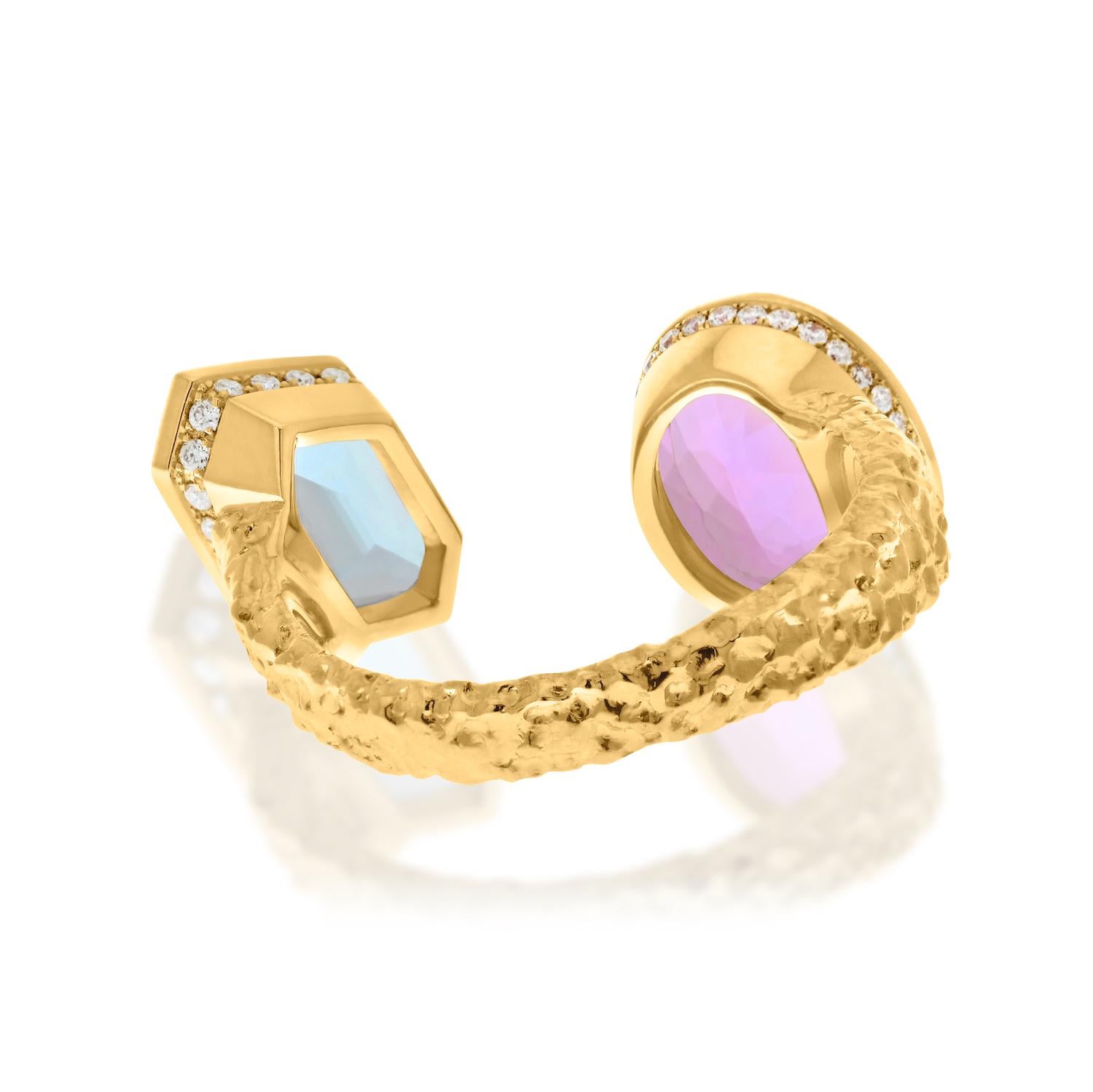 Modern In Between The Finger 18K Yellow Gold Aquamarine And Kunzite Ring For Sale