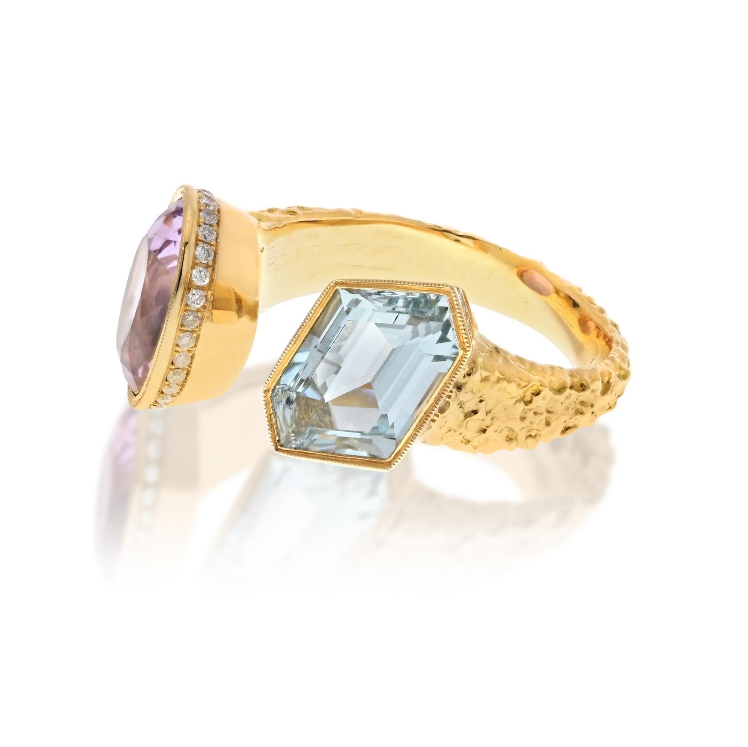 Emerald Cut In Between The Finger 18K Yellow Gold Aquamarine And Kunzite Ring For Sale