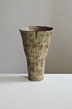 Keramikvase „In Bloom III“ von Antonia Maria
