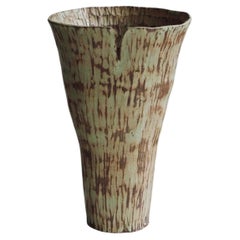Keramikvase „In Bloom III“ von Antonia Maria