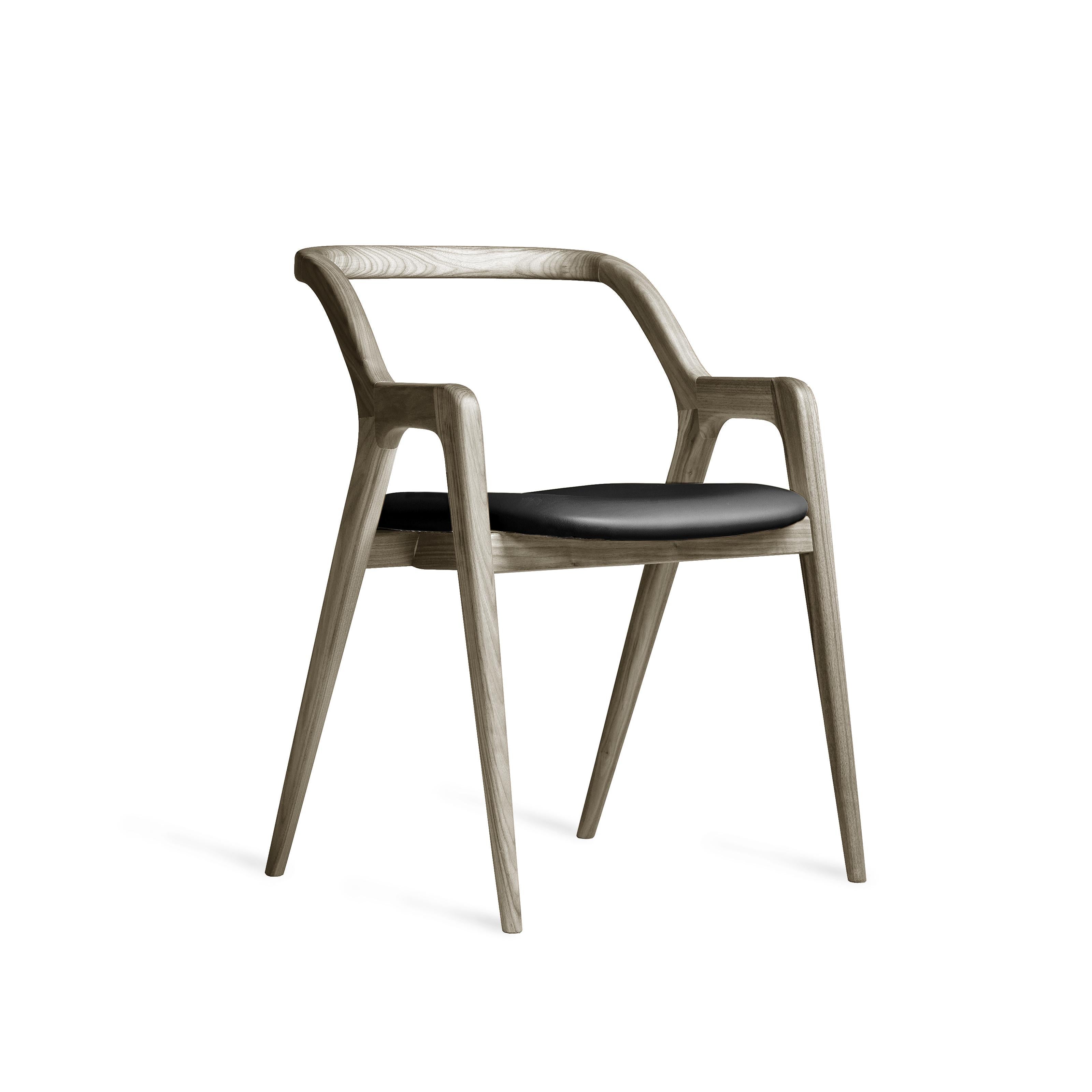 Stuhl breve aus Massivholz, Nussbaum in handgefertigter Naturgrau-Finish, zeitgenössisch (Moderne) im Angebot