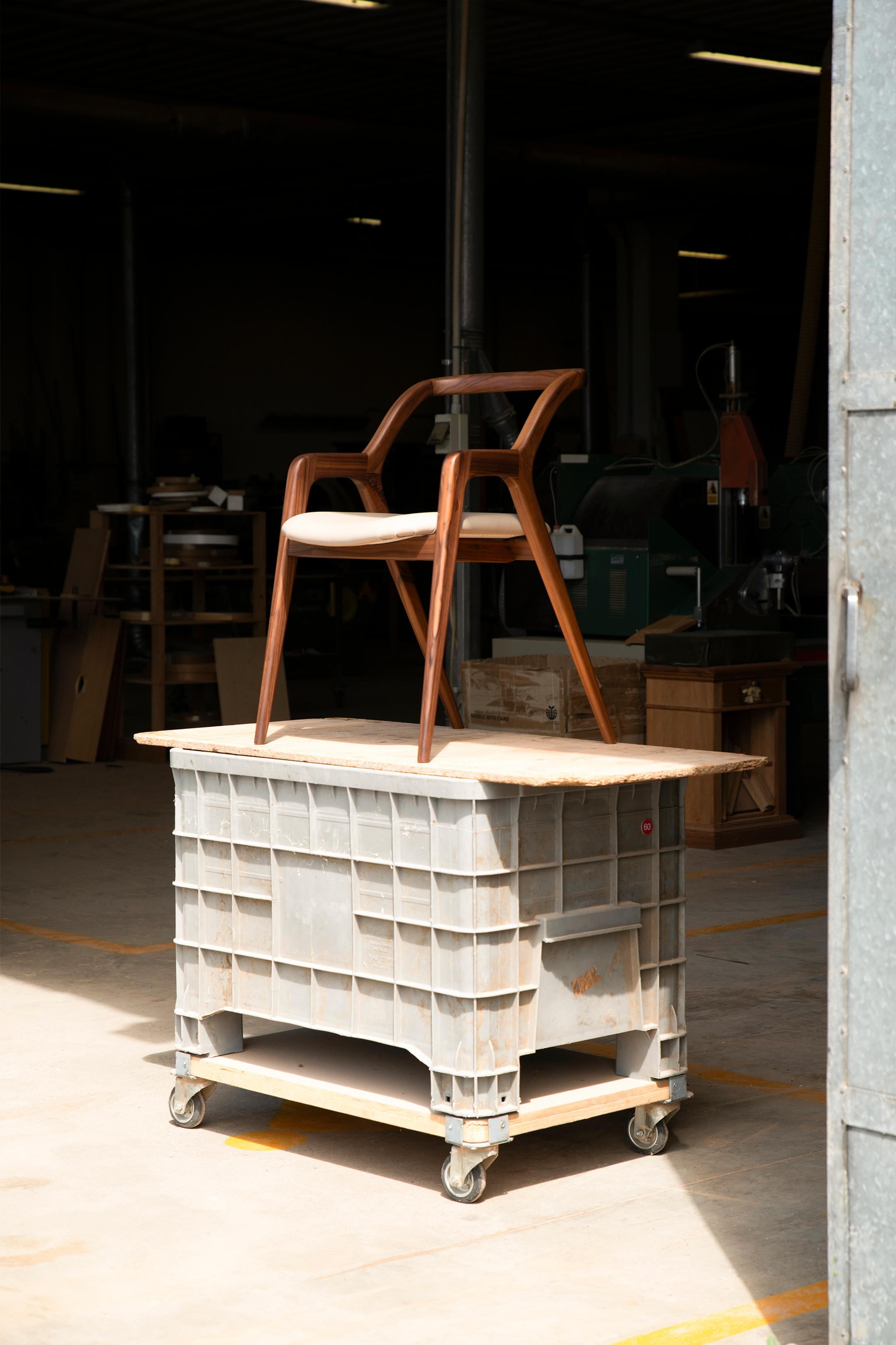 In breve Solid Wood Chair, Walnut in Hand-Made Natural Finish, Contemporary For Sale 5
