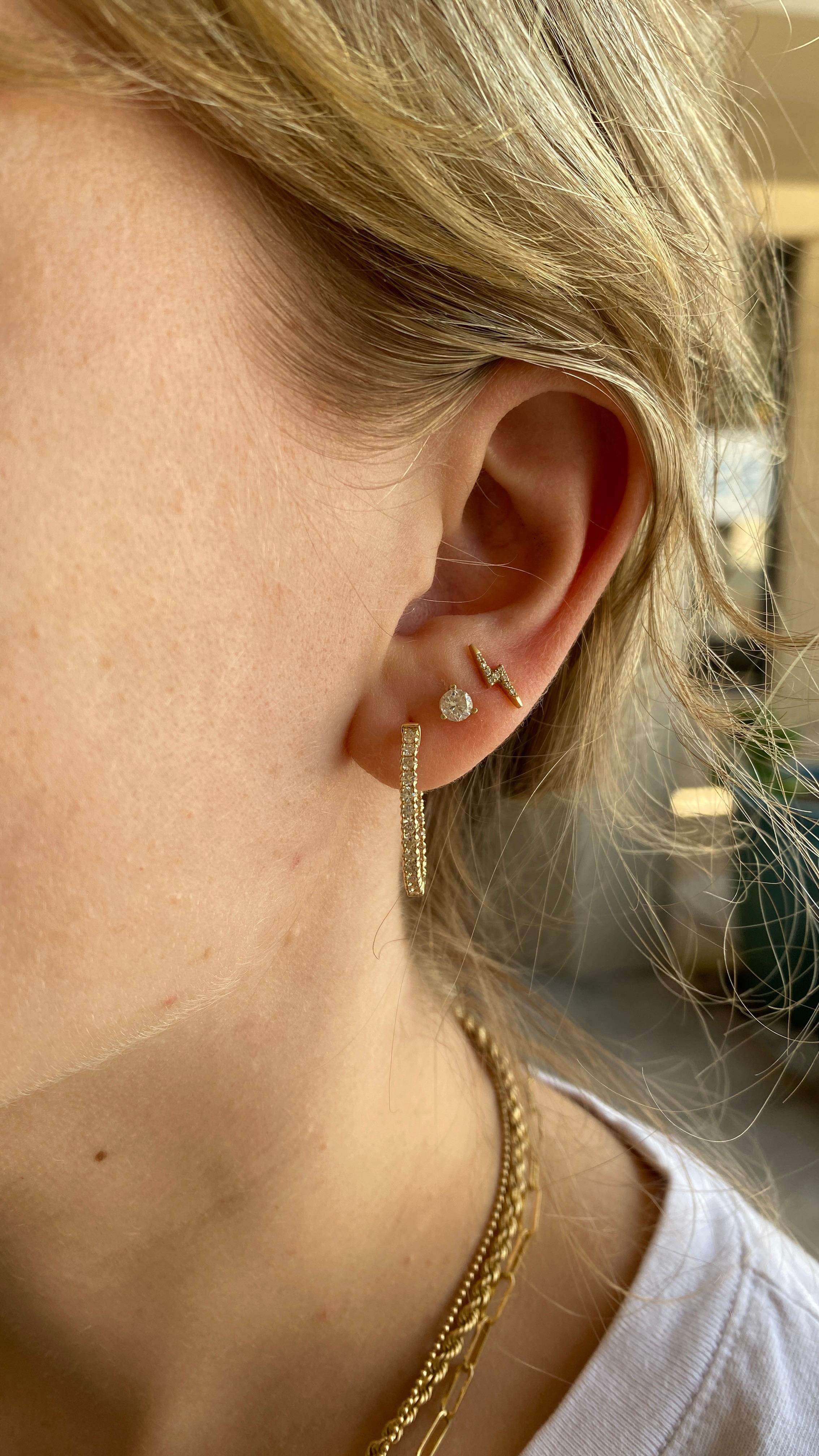 In & Out 1.00 Carats Diamond Oval Hoops 14K Gold 22x20 mm Neuf - En vente à Austin, TX