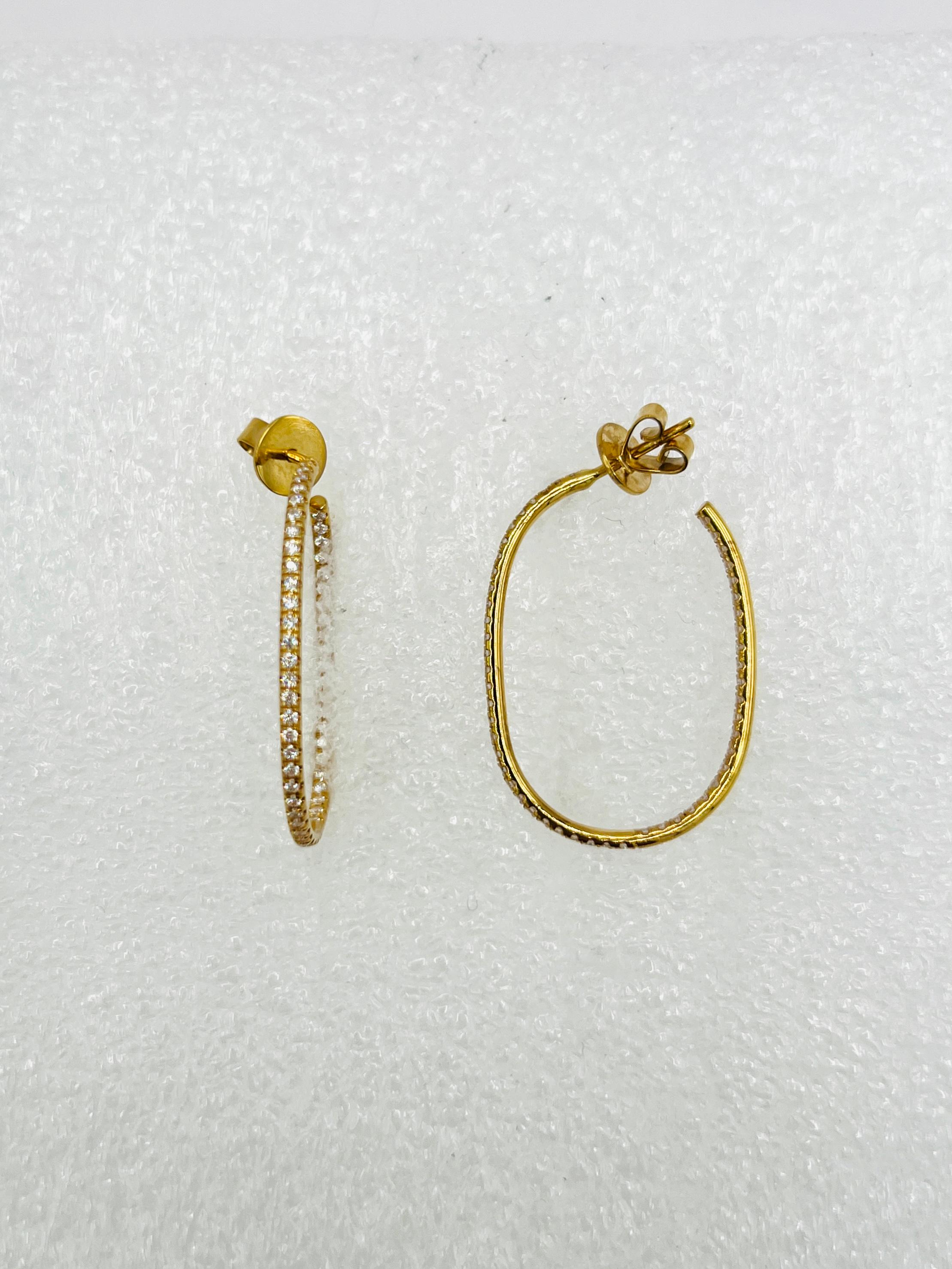 In & Out White Diamond Semi-Hoop Earrings in 18K Yellow Gold In New Condition In Los Angeles, CA