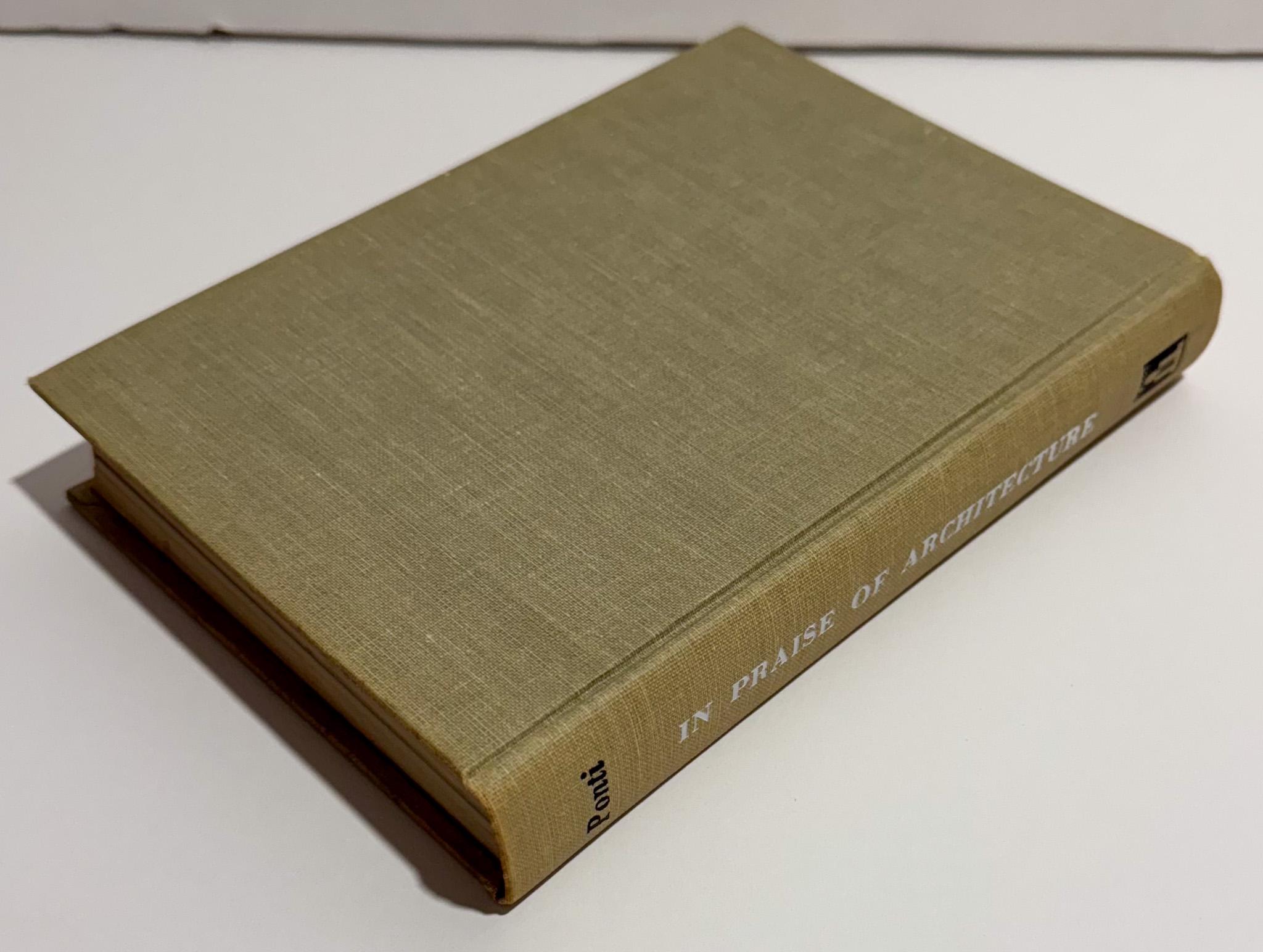 italien Éloge de l'architecture par Gio Ponti (1ère édition américaine) en vente