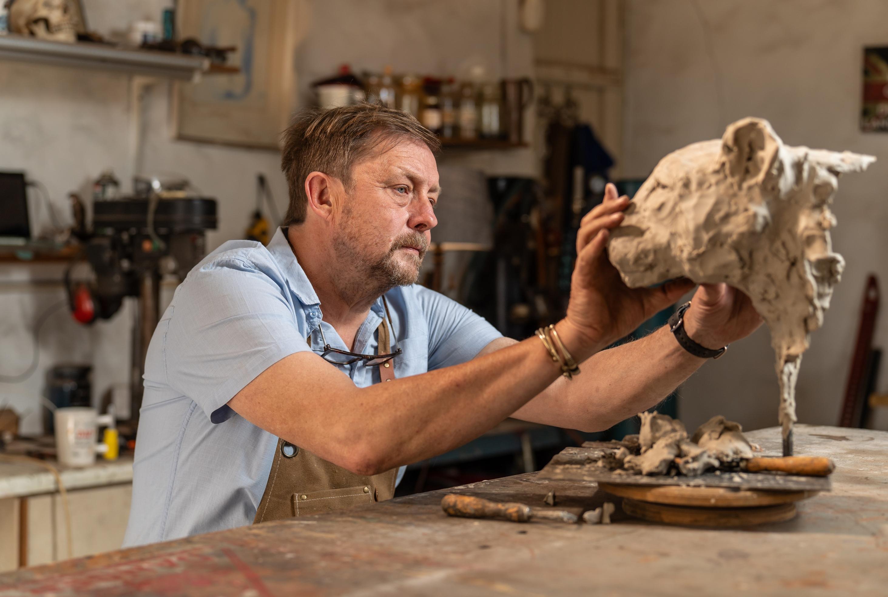 Al passo - Scultura di elefante in bronzo In condizioni Nuovo in vendita a Pretoria, Gauteng