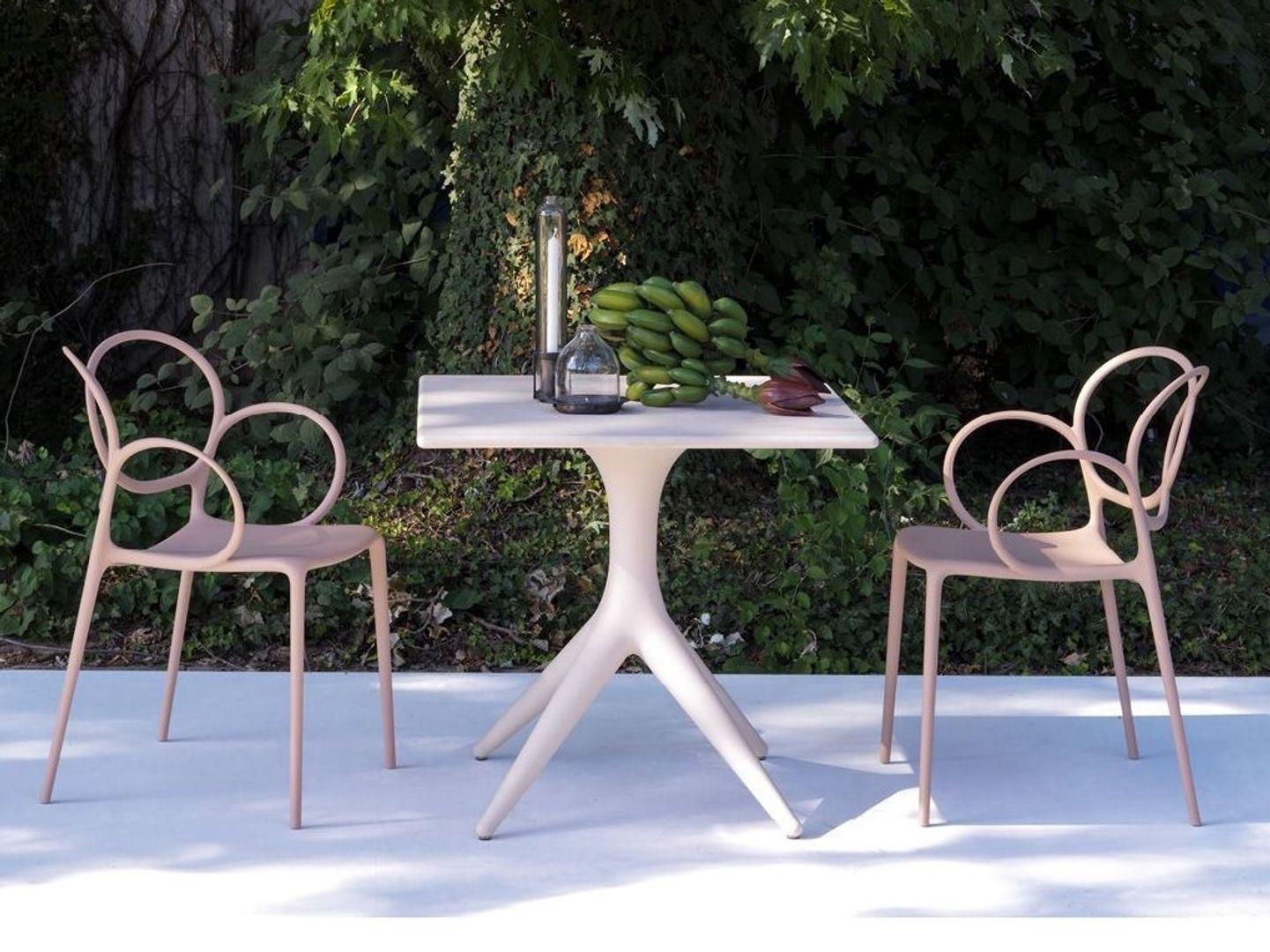 Weißer Outdoor-Tisch mit Applikationen von Driade, Ludovica e Roberto Palomba, auf Lager im Zustand „Neu“ im Angebot in Beverly Hills, CA