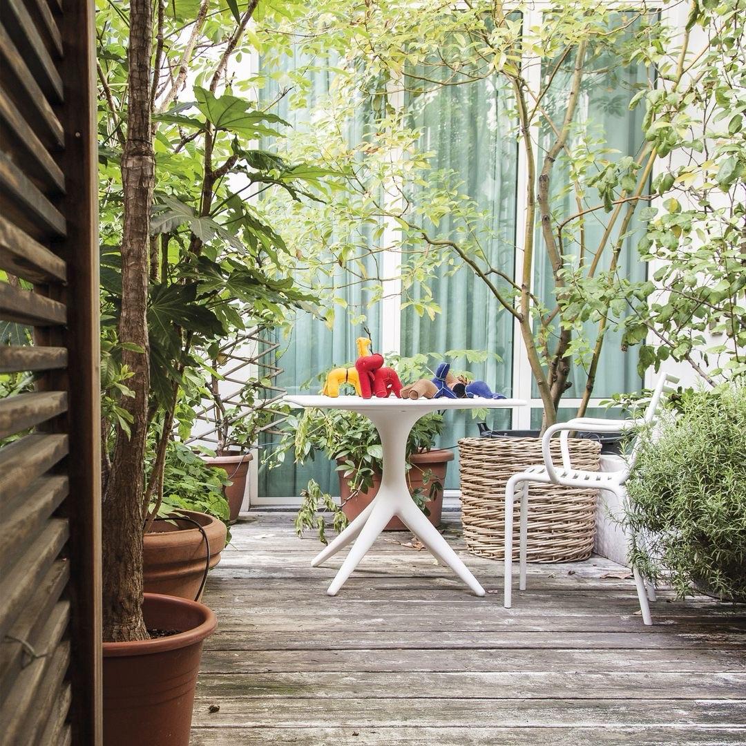 Weißer Outdoor-Tisch mit Applikationen von Driade, Ludovica e Roberto Palomba, auf Lager im Angebot 1