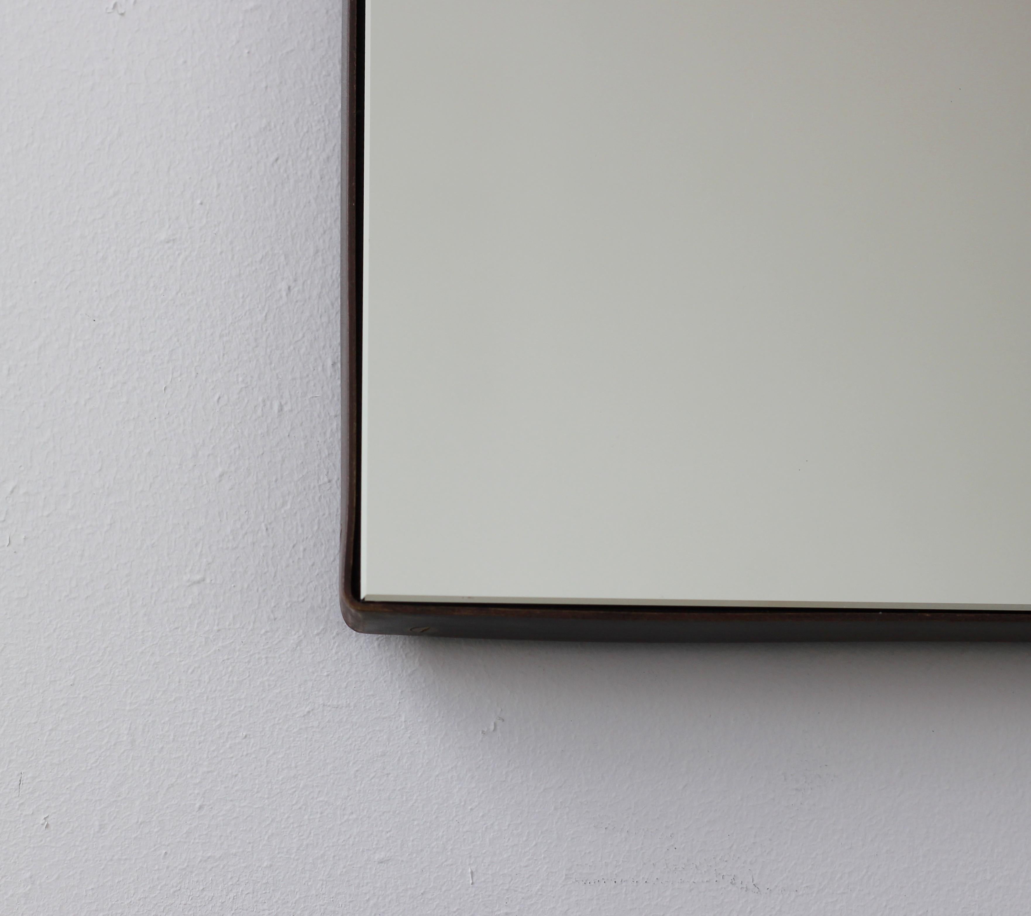 Vorrätig Arcus Gewölbter Contemporary Overmantel Spiegel w Bronze Patina Messing Rahmen (21. Jahrhundert und zeitgenössisch) im Angebot