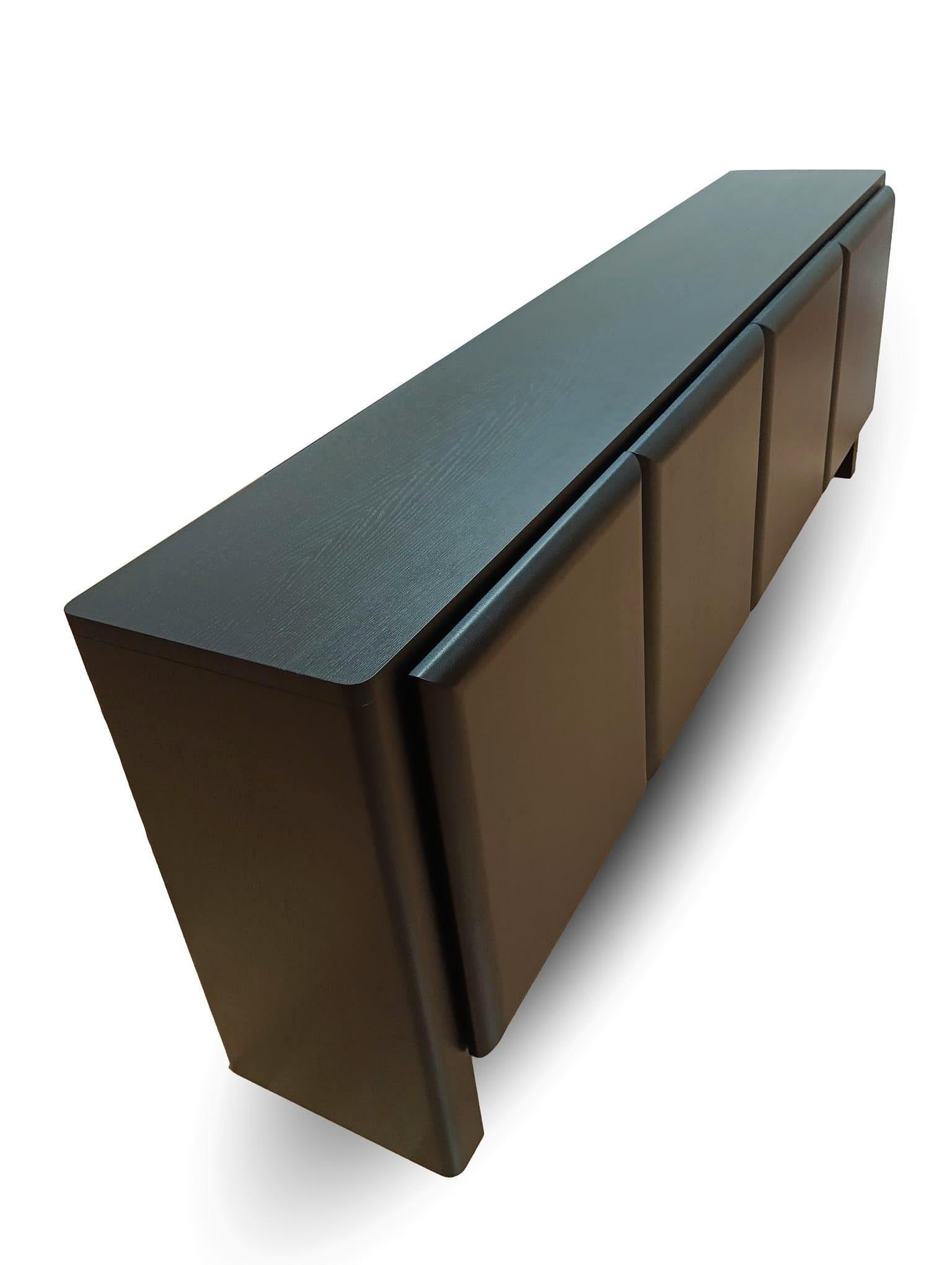 In Stock-Brutalist Minimal Sideboard In Dunkel gebeizt Eiche von Mondo Design Studio (Europäisch) im Angebot