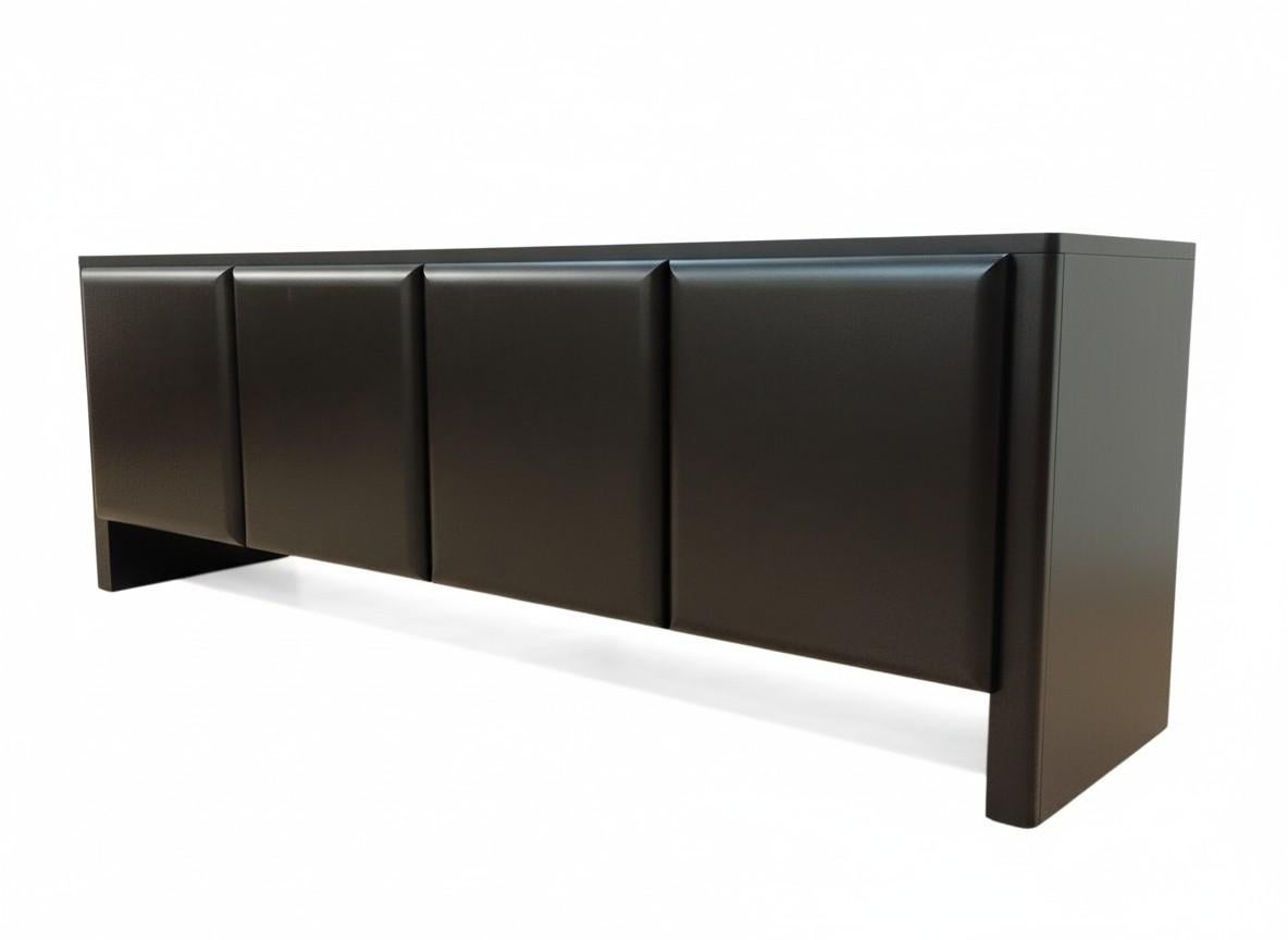 In Stock-Brutalist Minimal Sideboard In Dunkel gebeizt Eiche von Mondo Design Studio im Zustand „Neu“ im Angebot in NEW YORK, NY