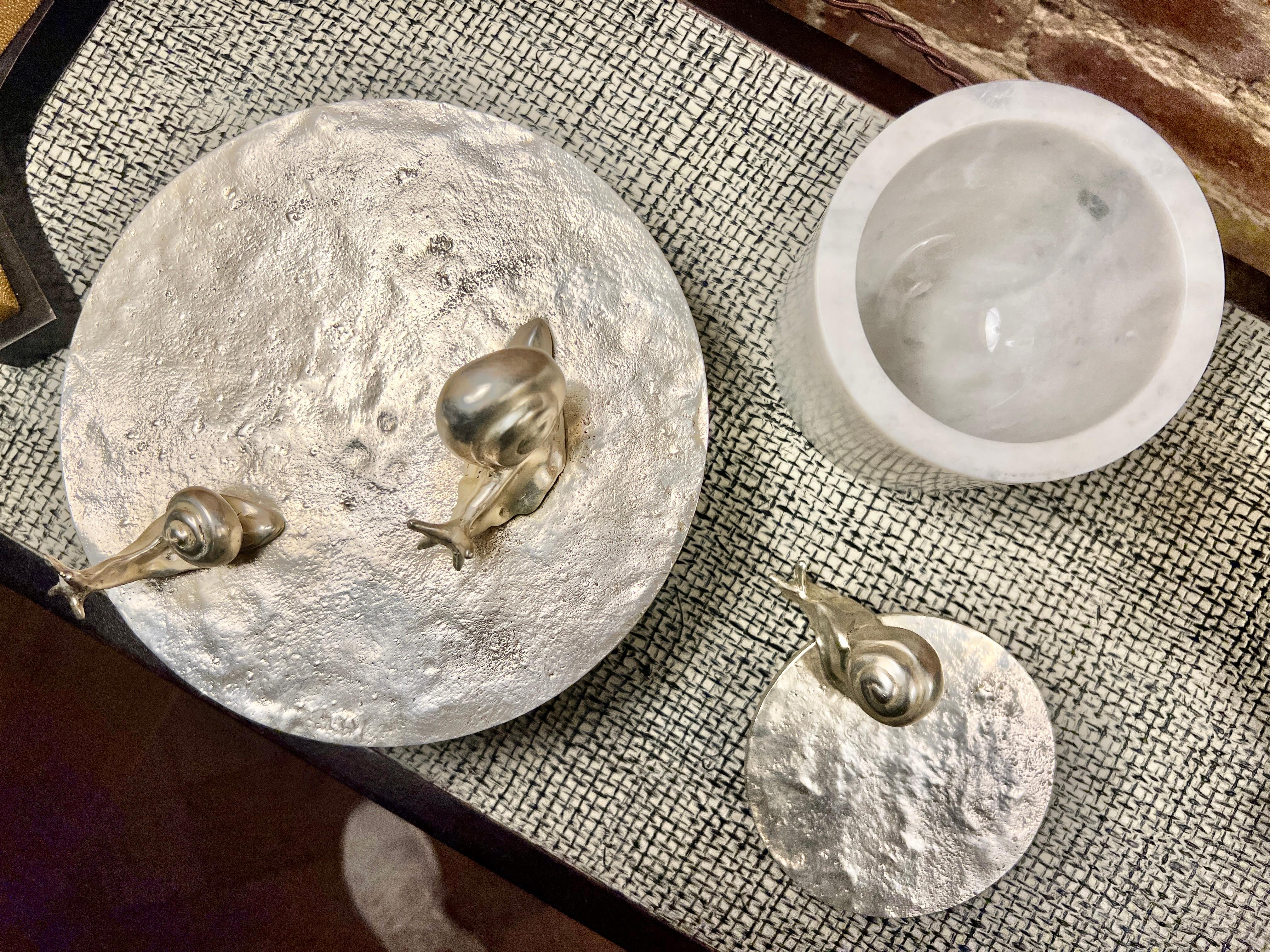 Caracol Keepsake-Schachtel aus mattem Silber und weißem Marmor von Elan Atelier (L) IN STOCK im Angebot 2