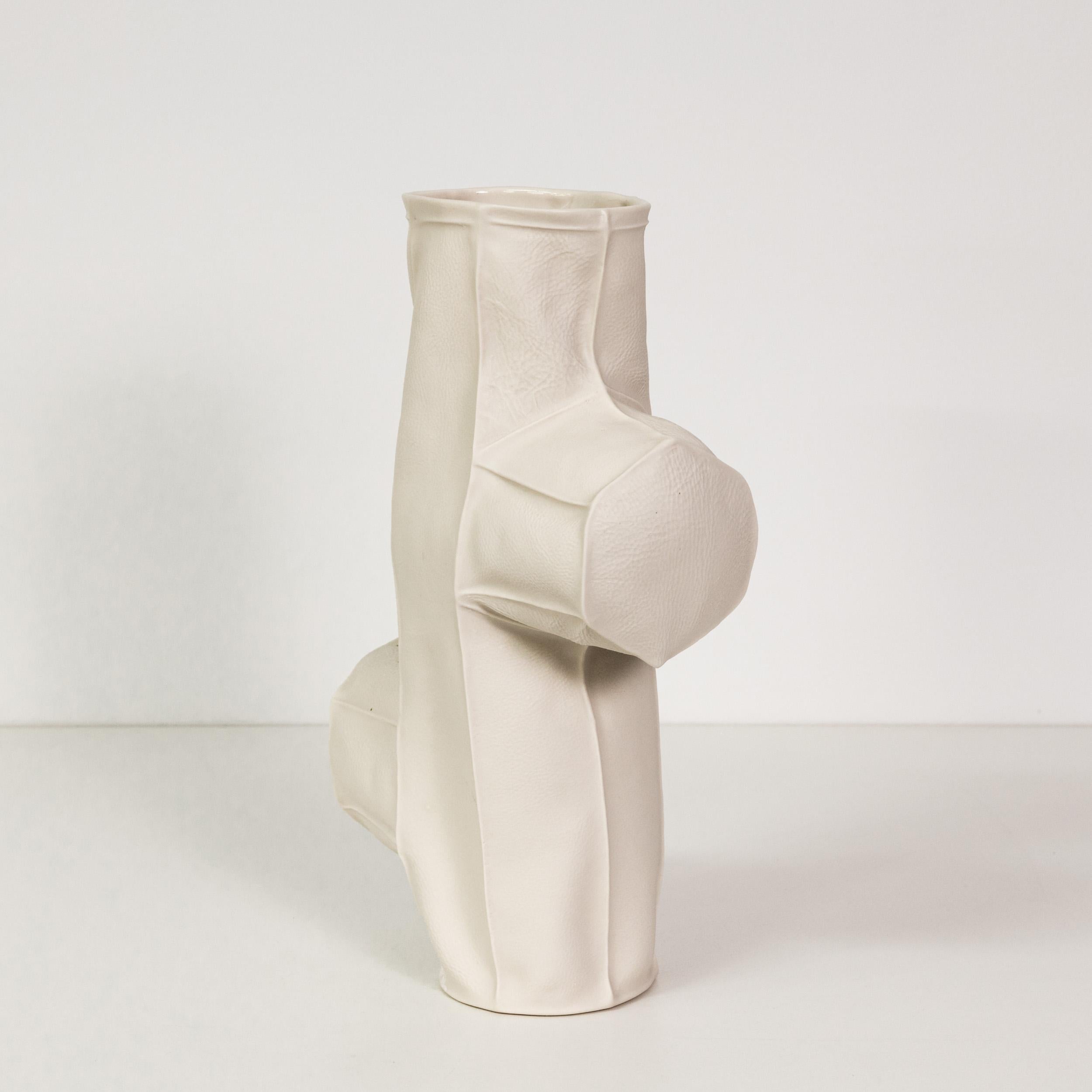 Américain En stock Vase Kawa Vase en céramique 18 sculpture organique de forme libre texture cuir SECOND en vente