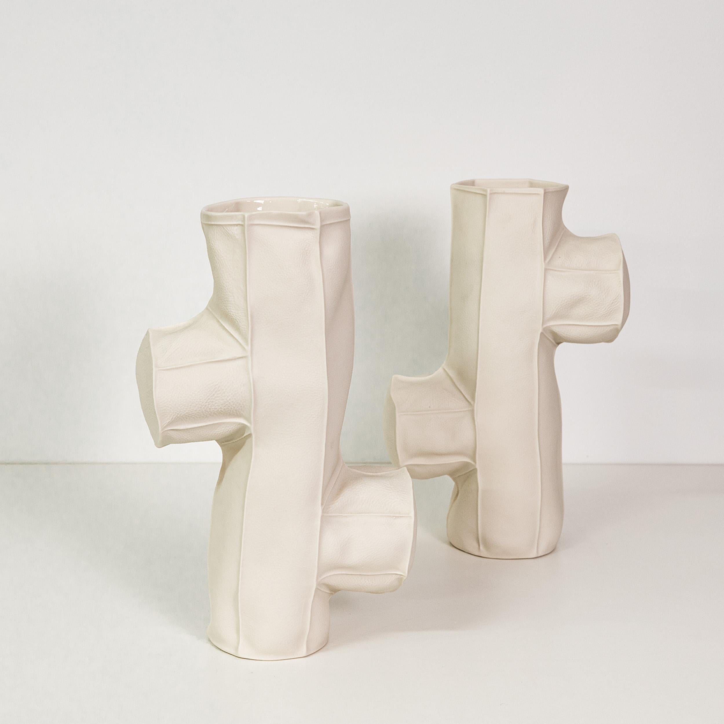 XXIe siècle et contemporain En stock Vase Kawa Vase en céramique 18 sculpture organique de forme libre texture cuir SECOND en vente