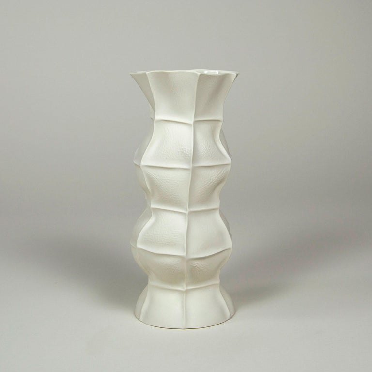 In stock, Ceramic White Kawa Vase, Set of 5, organic porcelain vases In New Condition For Sale In Brooklyn, NY