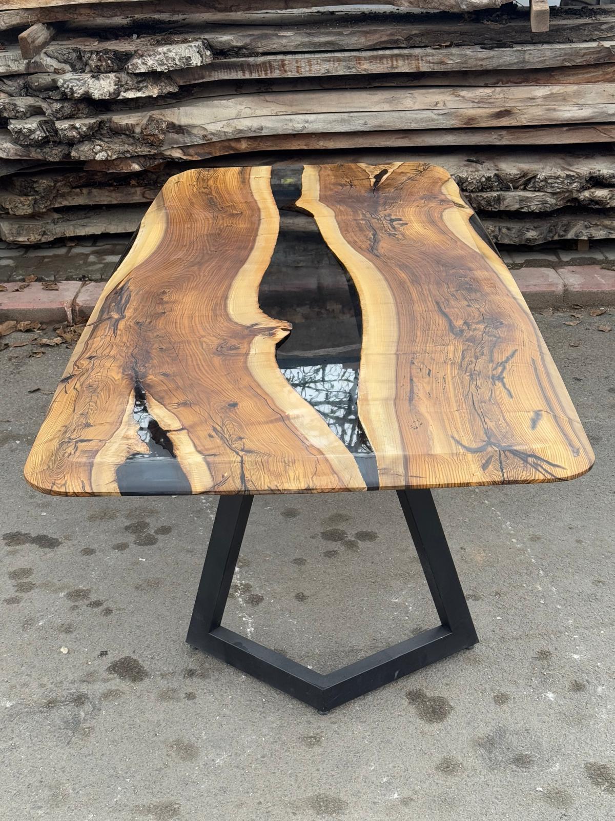 Auf Lager River Epoxy-Tisch aus klarem Harz, Esszimmertisch, handgefertigte Möbel im Angebot 2