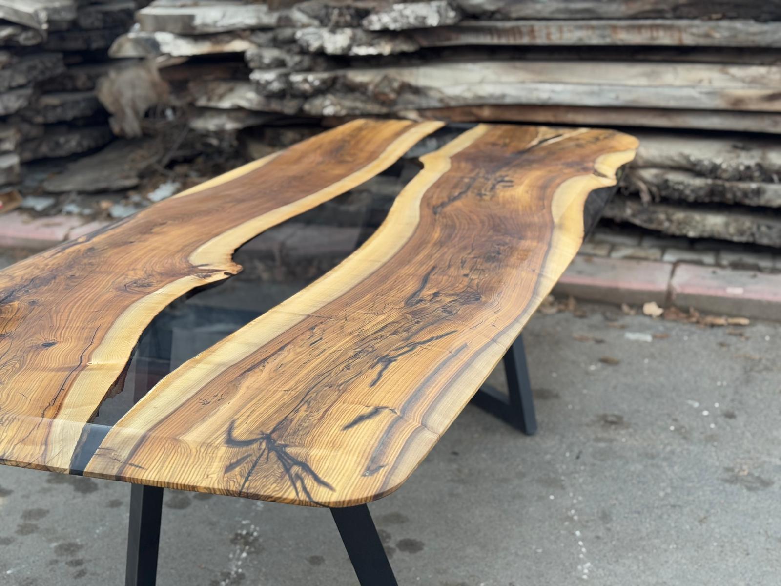 Auf Lager River Epoxy-Tisch aus klarem Harz, Esszimmertisch, handgefertigte Möbel im Angebot 1
