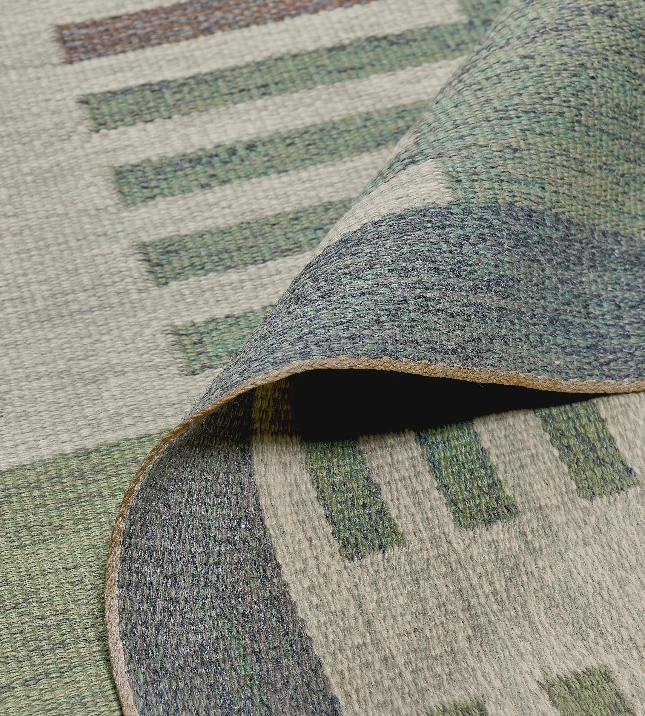 Alfombra Verde Tejida a Mano de Lana Contemporánea Inspirada en Suecia en venta 4